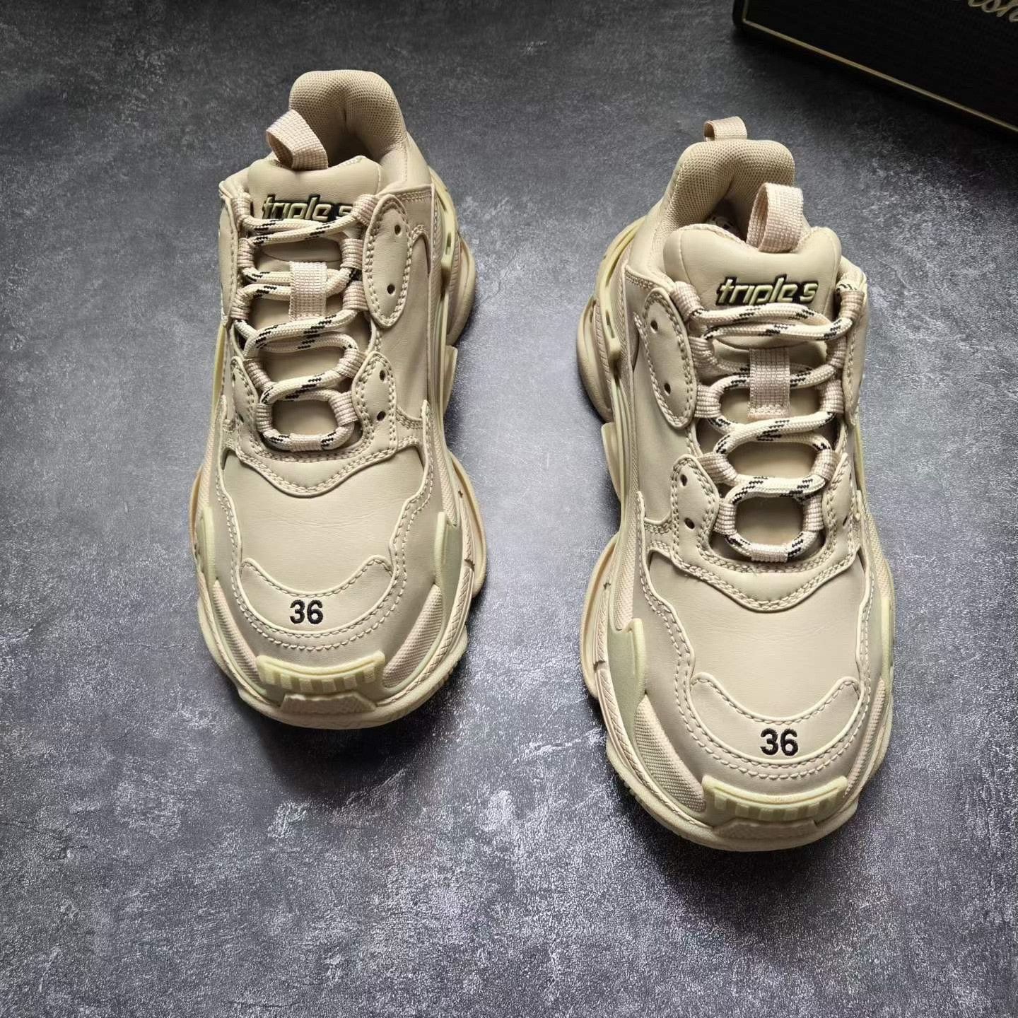 Balenciaga Balenciaga Beige Lowtop Sneakers S Women Size US 6 / IT 36 - 2 Thumbnail