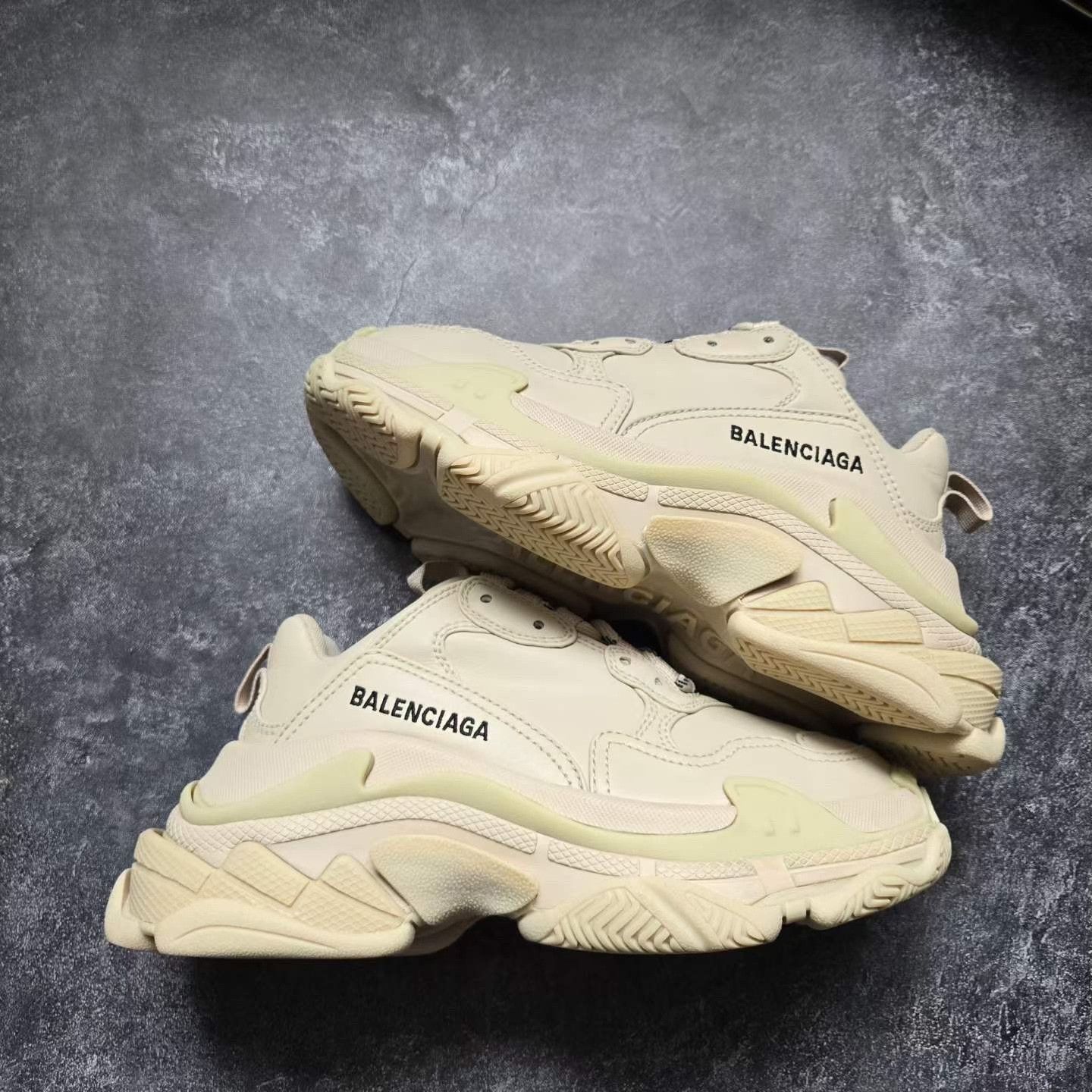 Balenciaga Balenciaga Beige Lowtop Sneakers S Women Size US 6 / IT 36 - 8 Thumbnail