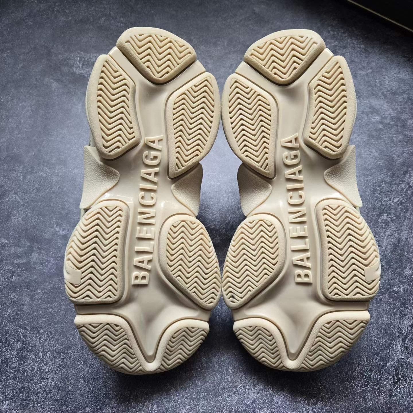 Balenciaga Balenciaga Beige Lowtop Sneakers S Women Size US 6 / IT 36 - 7 Thumbnail
