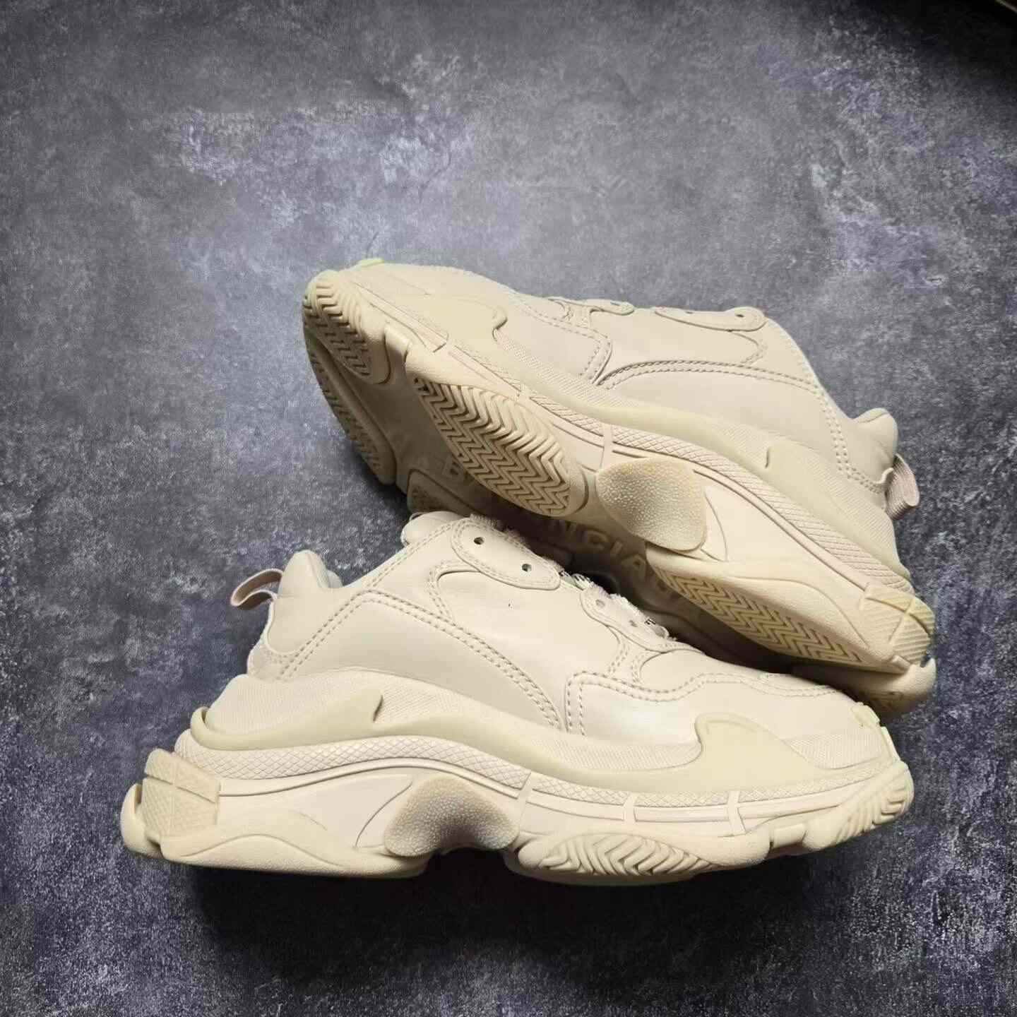 Balenciaga Balenciaga Beige Lowtop Sneakers S Women Size US 6 / IT 36 - 9 Thumbnail