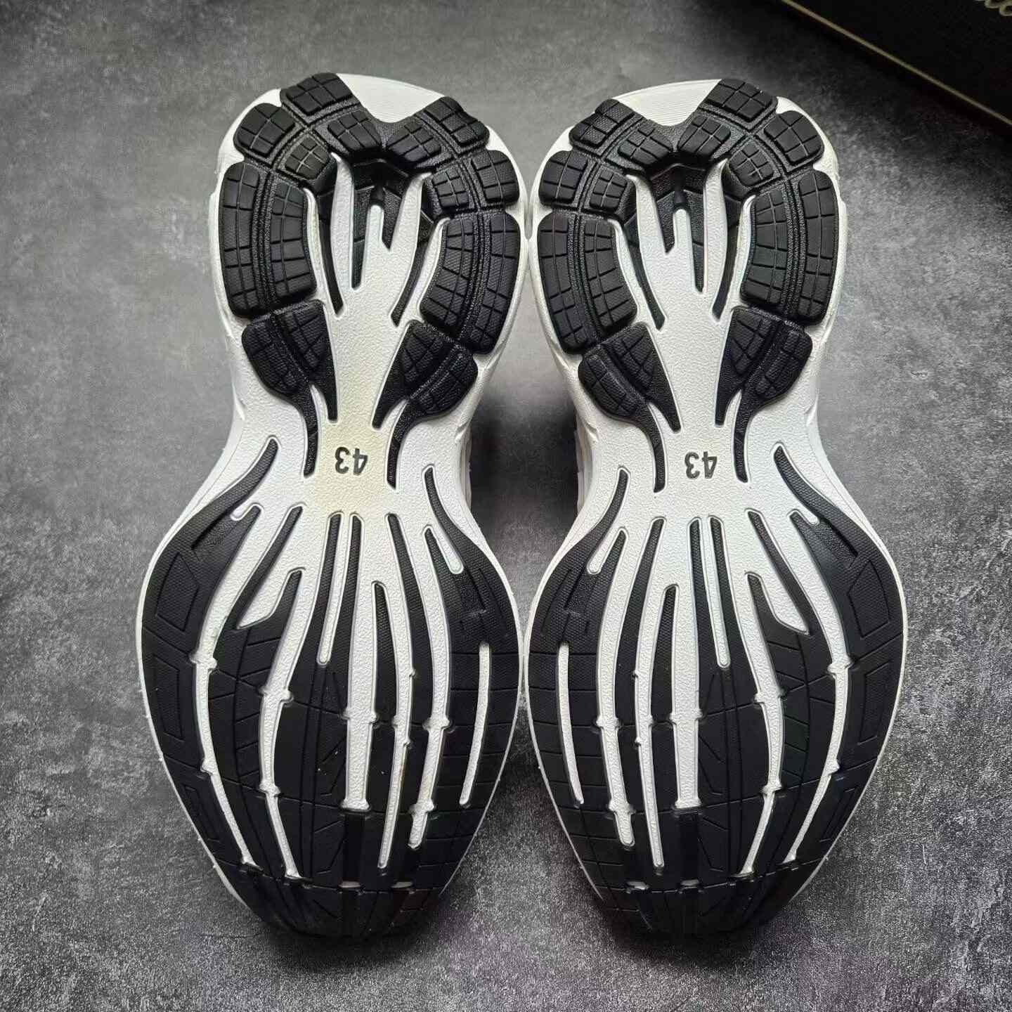 Balenciaga Balenciaga White Lowtop Sneakers 43 Men Size US 10 / EU 43 - 7 Thumbnail