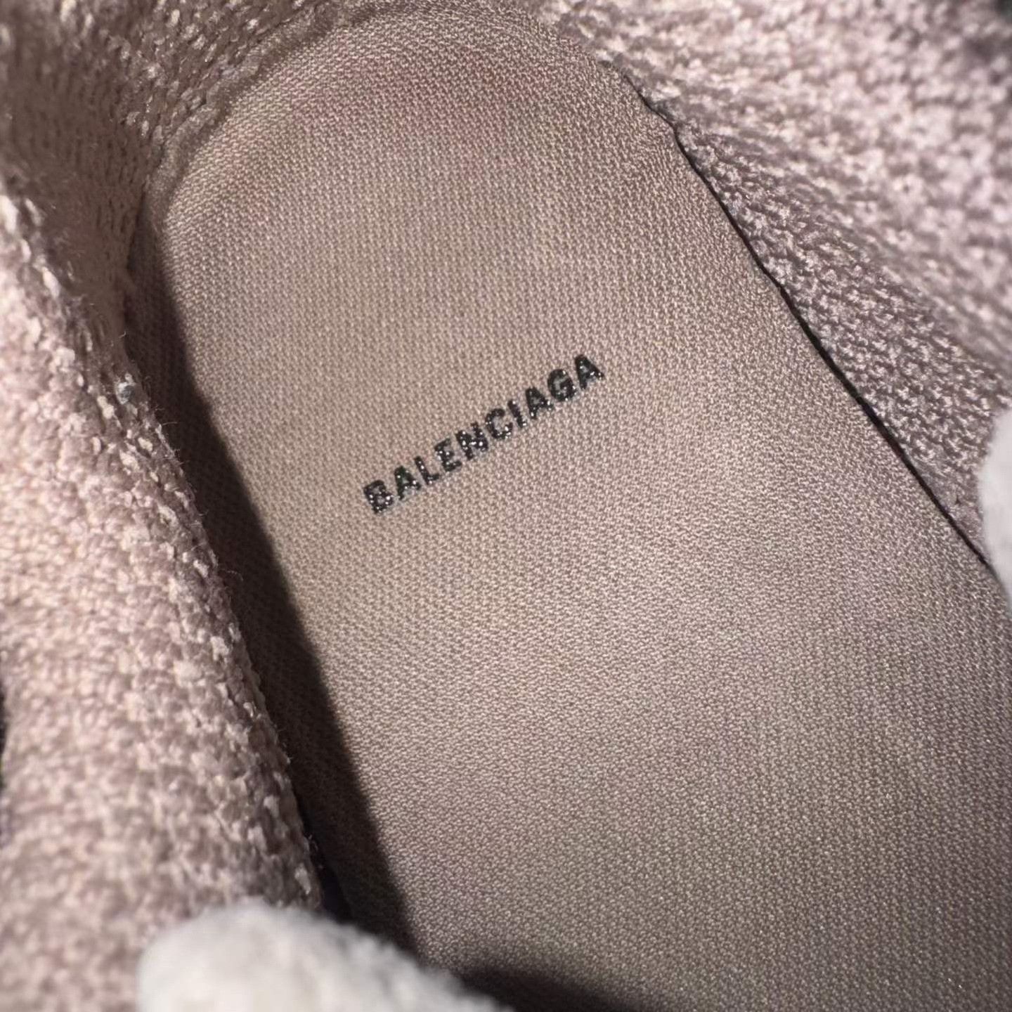 Balenciaga Balenciaga Gold Lowtop Sneakers XXXL Women Size US 8 / IT 38 - 9 Thumbnail