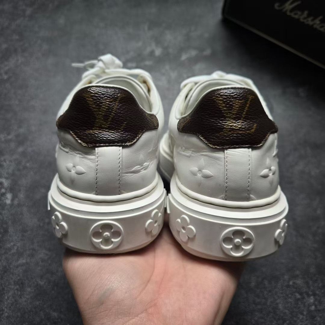 Louis Vuitton Louis Vuitton White Lowtop Sneakers 36 Women Size US 6 / IT 36 - 6 Thumbnail
