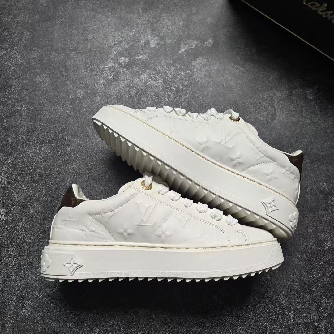 Louis Vuitton Louis Vuitton White Lowtop Sneakers 36 Women Size US 6 / IT 36 - 2 Thumbnail