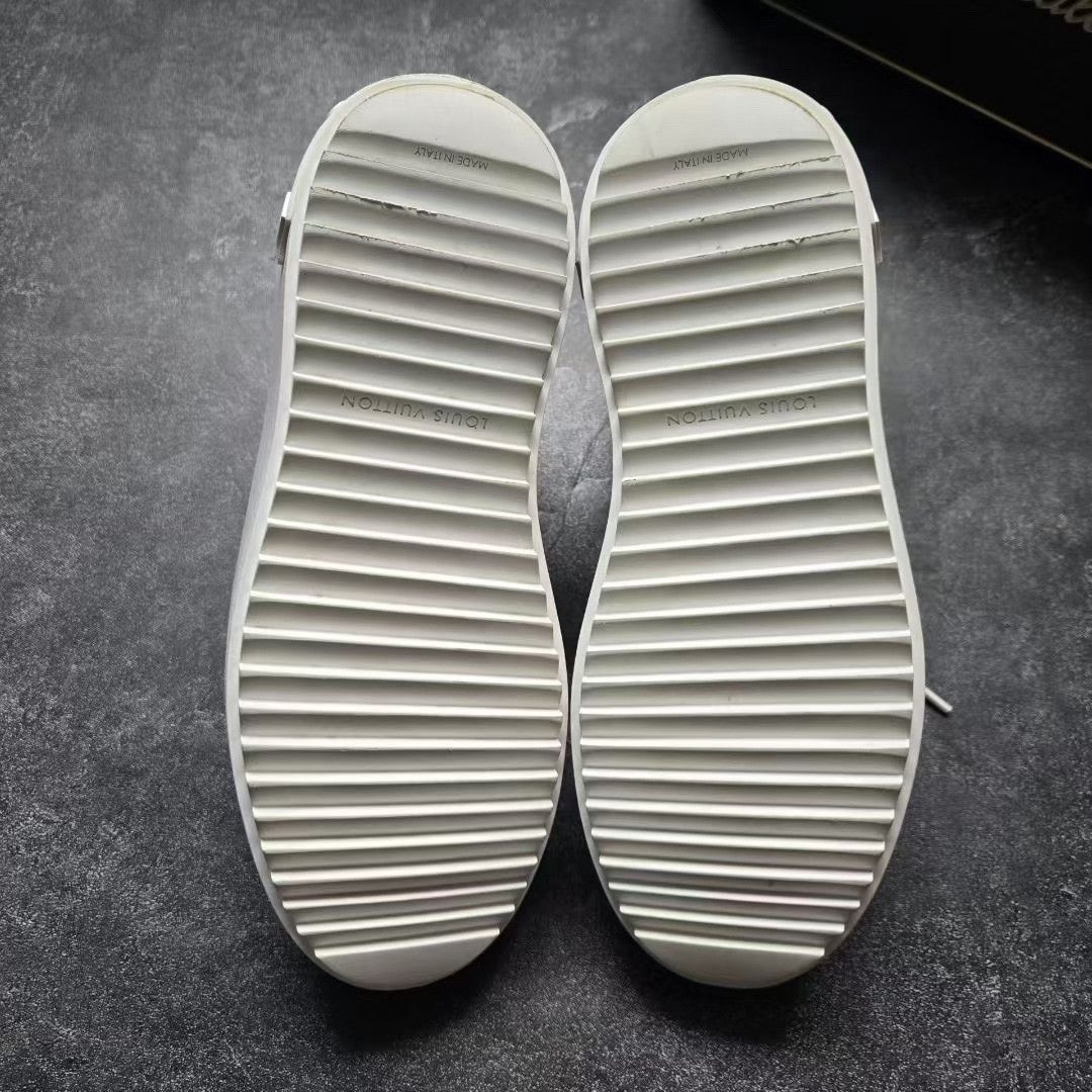 Louis Vuitton Louis Vuitton White Lowtop Sneakers 36 Women Size US 6 / IT 36 - 7 Thumbnail