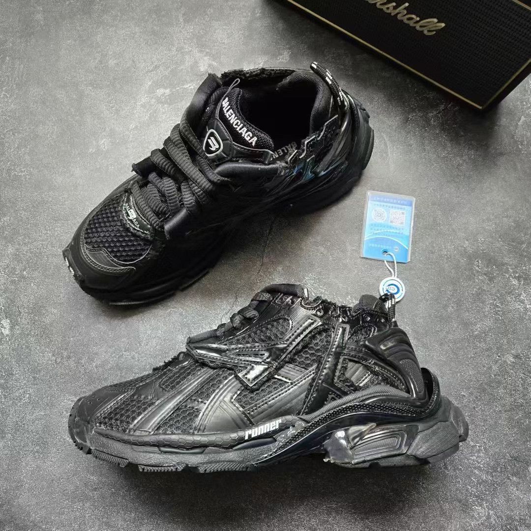 Balenciaga Balenciaga Running Gold Lowtop Sneakers 37 Women Size US 6.5 / IT 36.5 - 4 Thumbnail