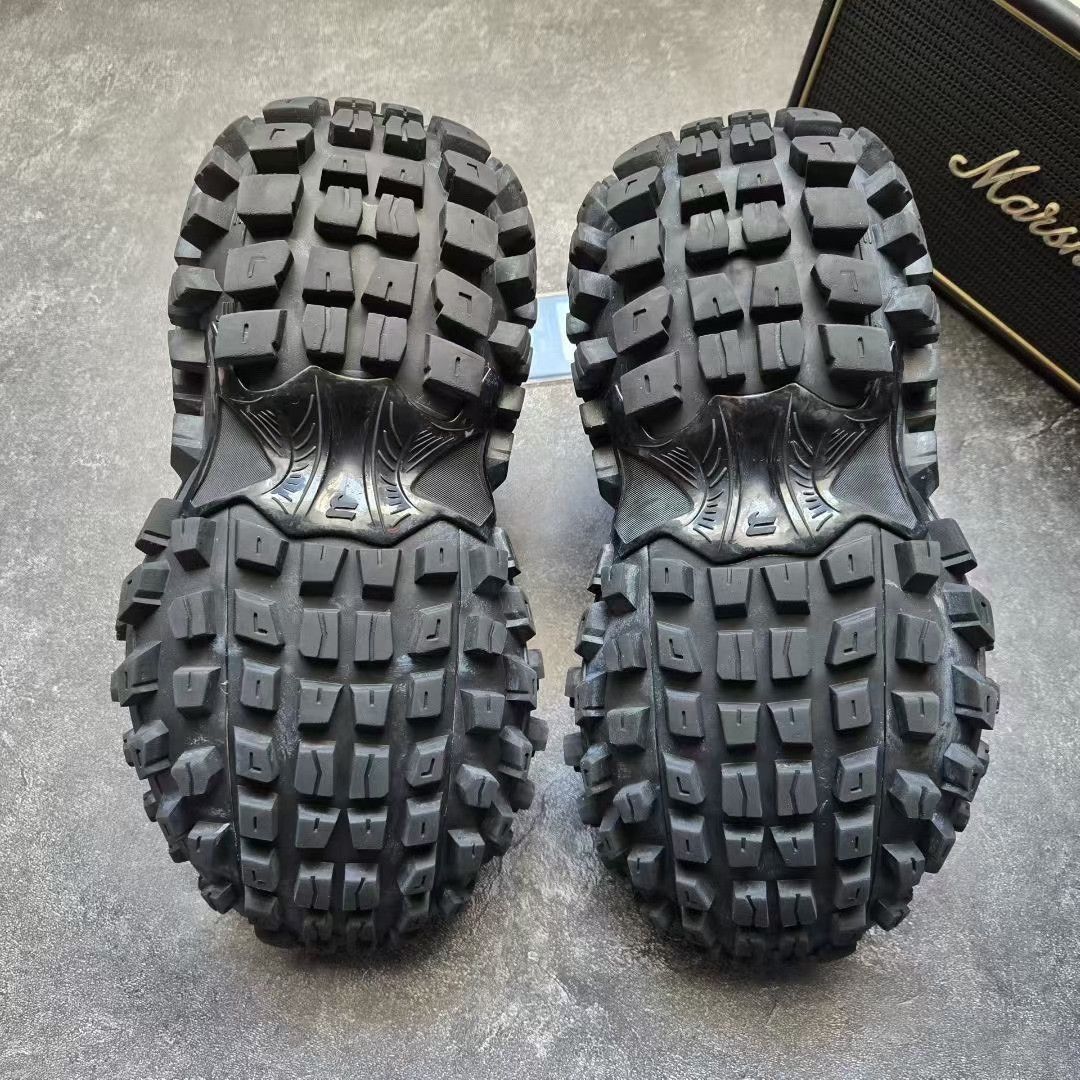Balenciaga Balenciaga Gold Lowtop Sneakers 37 Women Size US 6.5 / IT 36.5 - 6 Thumbnail