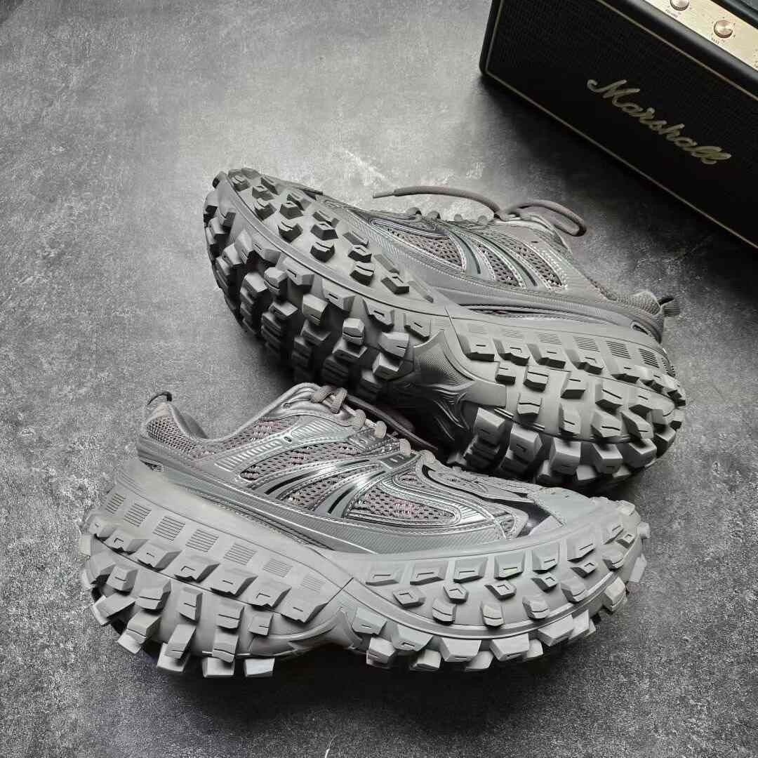 Balenciaga Balenciaga Gray Lowtop Sneakers 42 Men Size US 9 / EU 42 - 9 Thumbnail