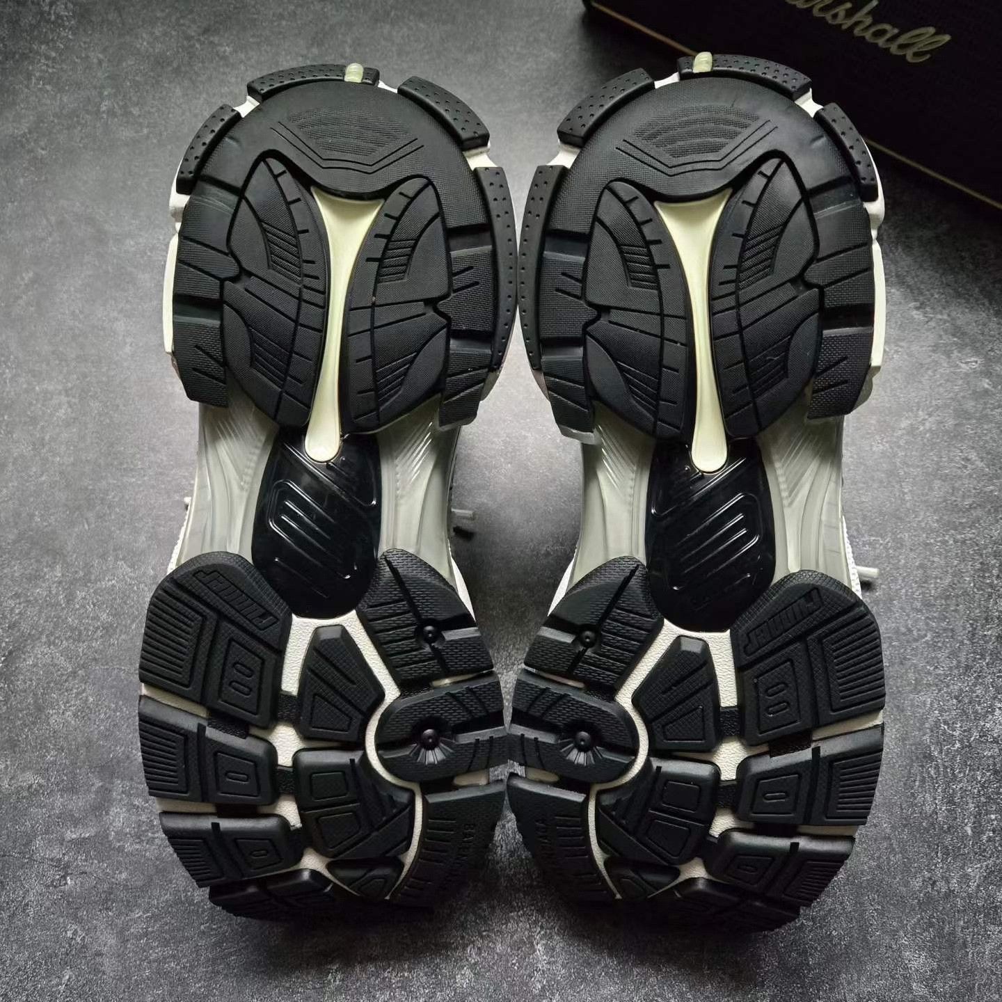 Balenciaga Balenciaga Running Multi Lowtop Sneakers 39 Women Size US 8.5 / IT 38.5 - 7 Thumbnail
