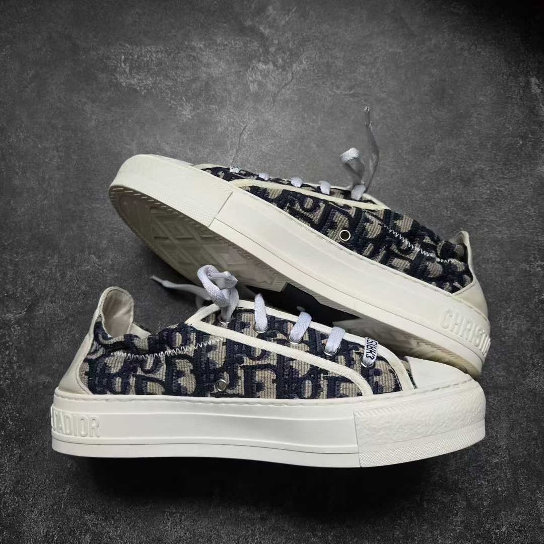 Balenciaga Balenciaga Gold Lowtop Sneakers 36 Women Size US 6 / IT 36 - 8 Thumbnail