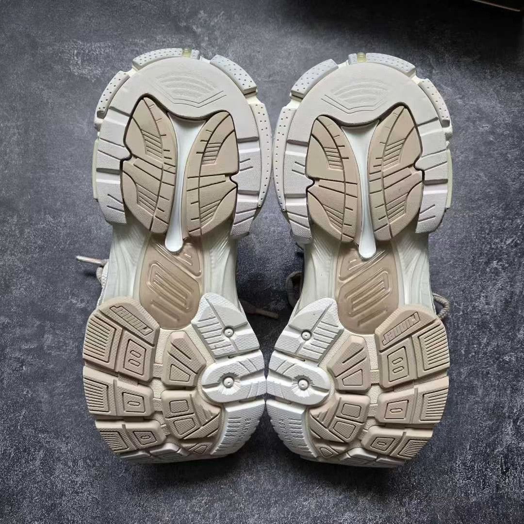 Balenciaga Balenciaga Running White Lowtop Sneakers 37 Women Size US 6.5 / IT 36.5 - 7 Thumbnail