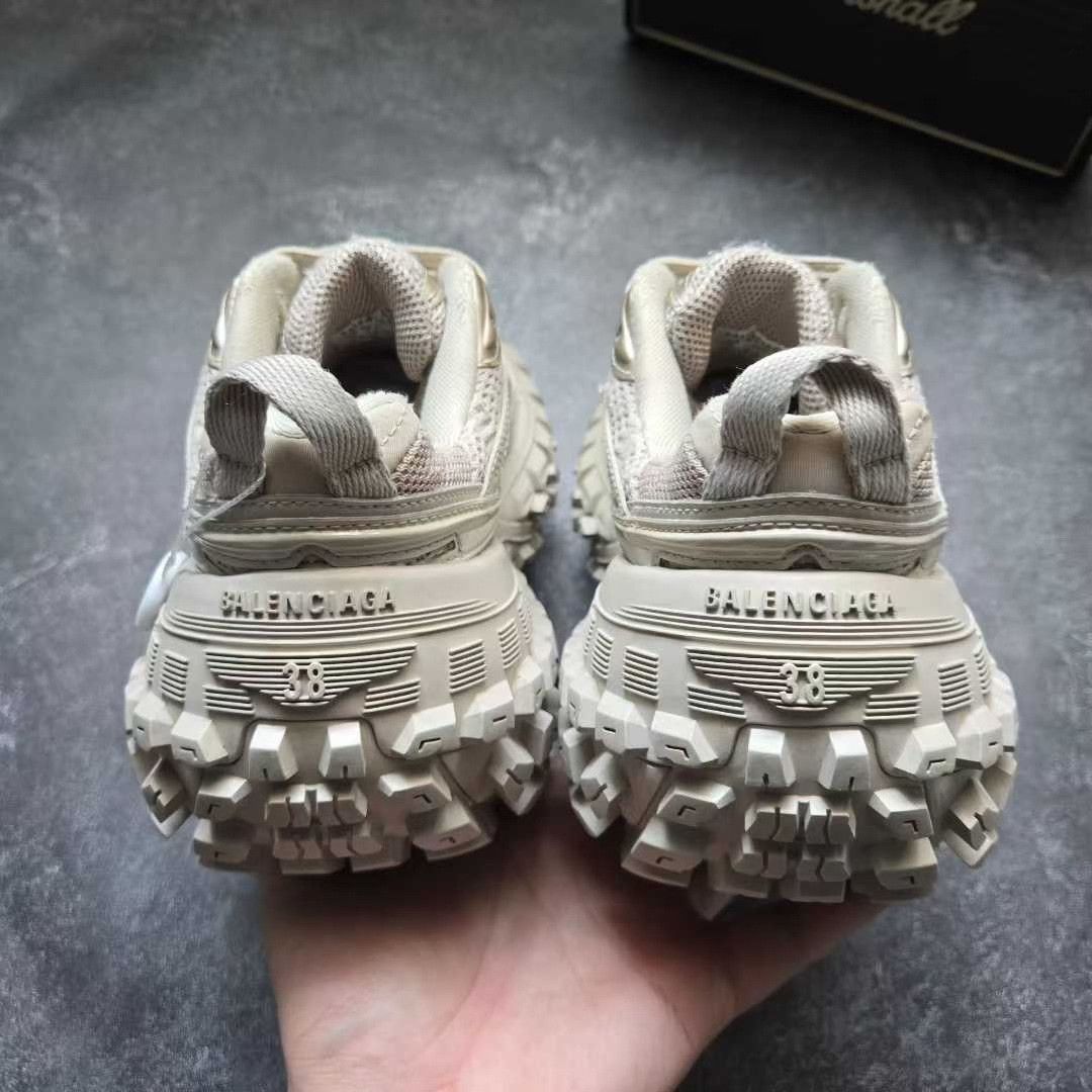 Balenciaga Balenciaga Brown Lowtop Sneakers 38 Women Size US 7.5 / IT 37.5 - 3 Thumbnail