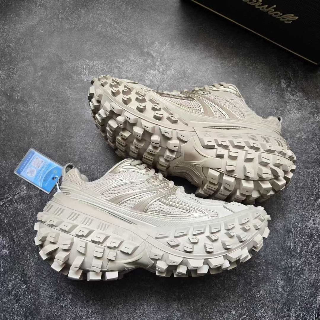 Balenciaga Balenciaga Brown Lowtop Sneakers 38 Women Size US 7.5 / IT 37.5 - 9 Thumbnail