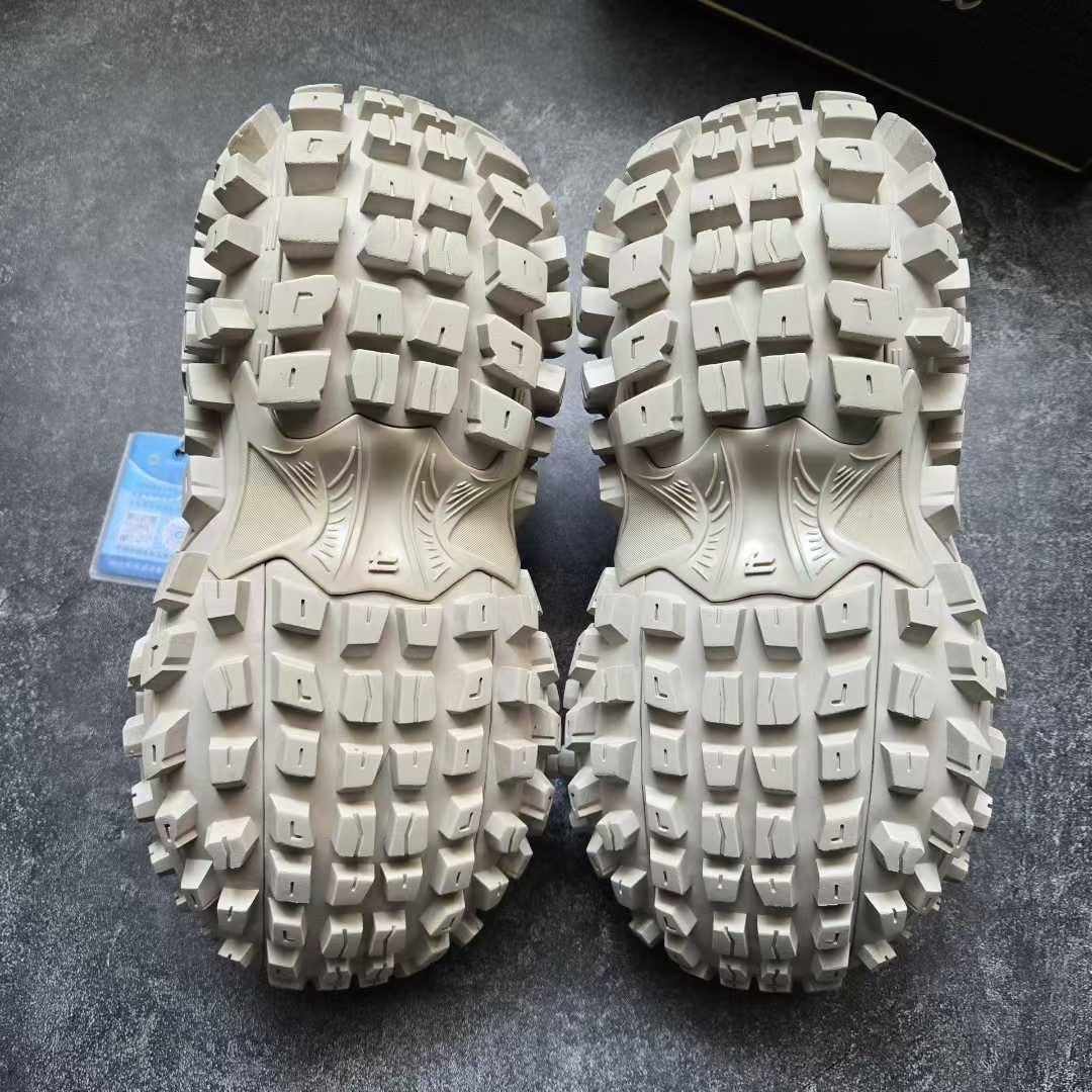 Balenciaga Balenciaga Brown Lowtop Sneakers 38 Women Size US 7.5 / IT 37.5 - 7 Thumbnail