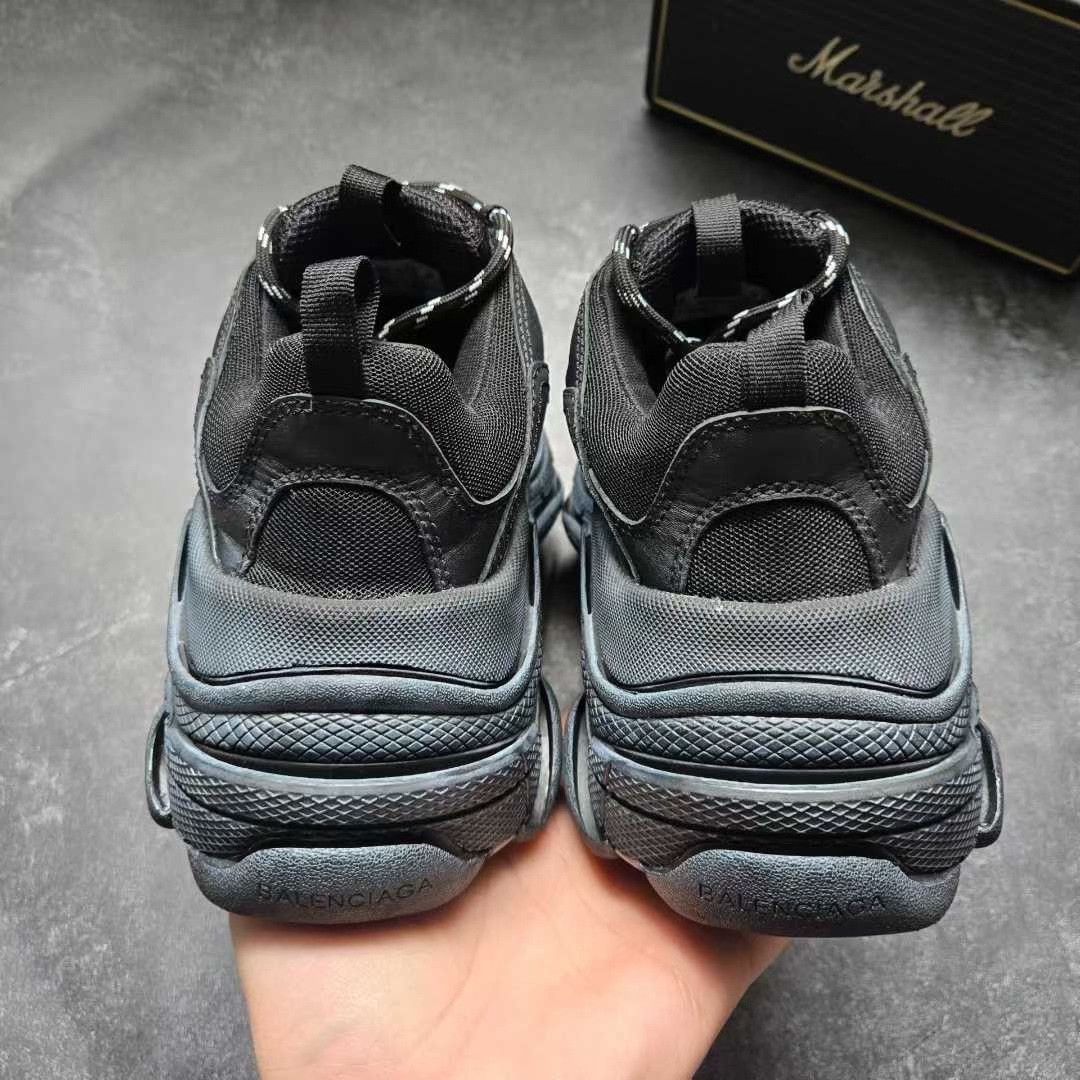 Balenciaga Balenciaga Distressed Gold Lowtop Sneakers S Men Size US 10 / EU 43 - 3 Thumbnail
