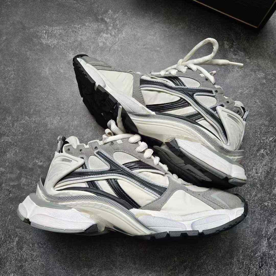 Balenciaga Balenciaga Running Black Lowtop Sneakers 37 Women Size US 6.5 / IT 36.5 - 9 Thumbnail