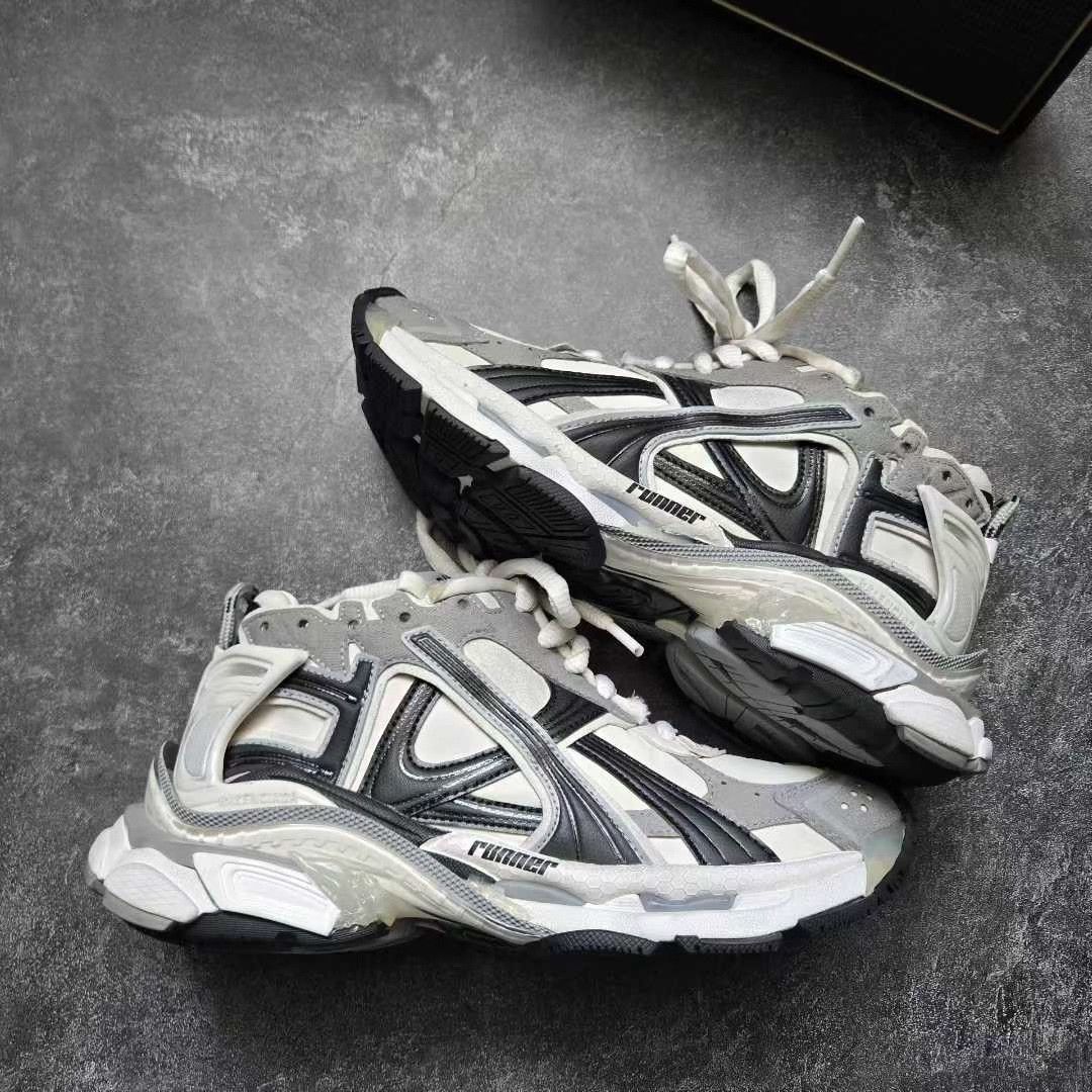 Balenciaga Balenciaga Running Black Lowtop Sneakers 37 Women Size US 6.5 / IT 36.5 - 8 Thumbnail