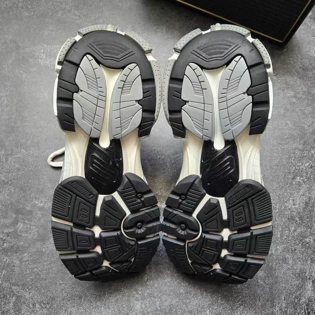 Balenciaga Balenciaga Running Black Lowtop Sneakers 37 Women Size US 6.5 / IT 36.5 - 7 Thumbnail