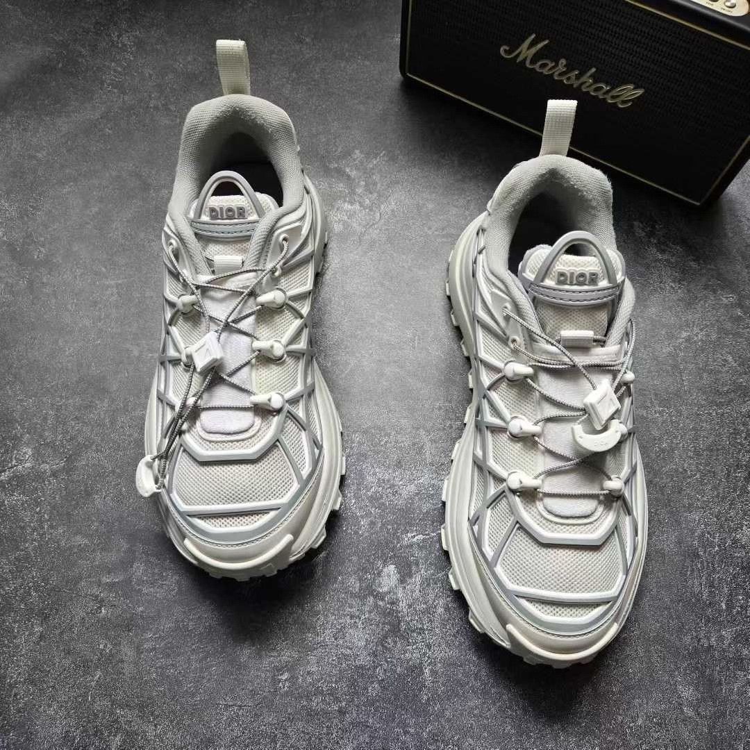 Balenciaga Balenciaga White Lowtop Sneakers 31 Women Size US 8 / IT 38 - 2 Thumbnail