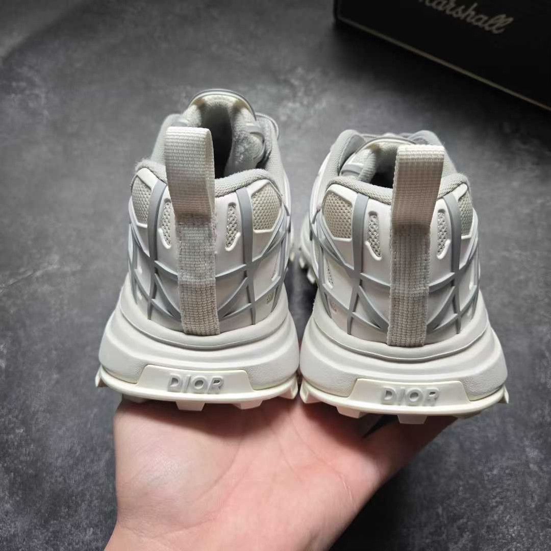 Balenciaga Balenciaga White Lowtop Sneakers 31 Women Size US 8 / IT 38 - 3 Thumbnail
