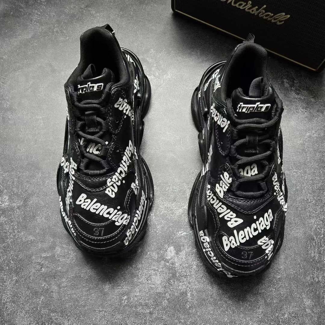 Balenciaga Balenciaga Graphic Gold Lowtop Sneakers S Women Size US 6 / IT 36 - 2 Thumbnail