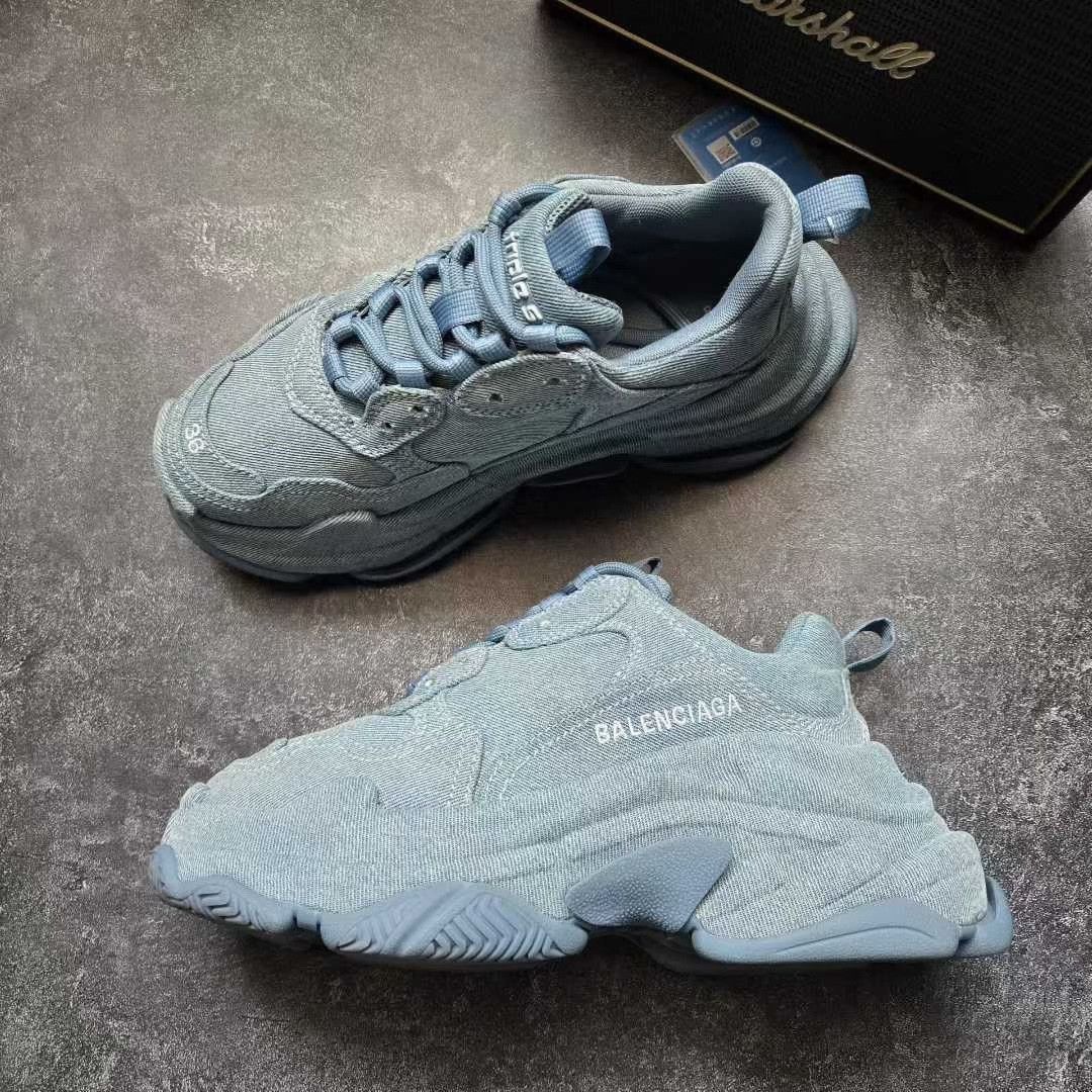 Balenciaga Balenciaga Denim Gold Lowtop Sneakers S Women Size US 6 / IT 36 - 4 Thumbnail