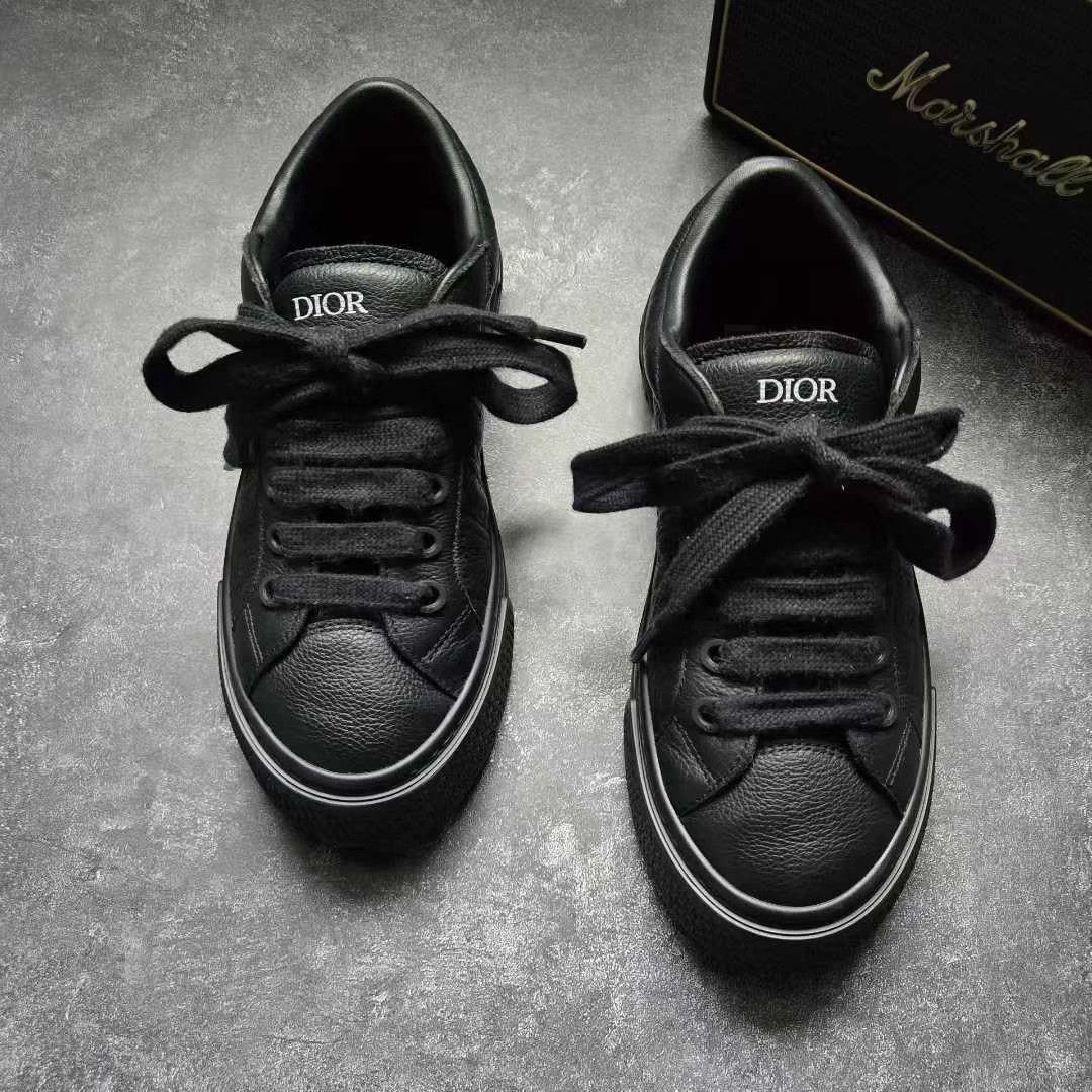 Balenciaga Balenciaga Gold Lowtop Sneakers 33 Men Size US 5 / EU 37 - 2 Thumbnail