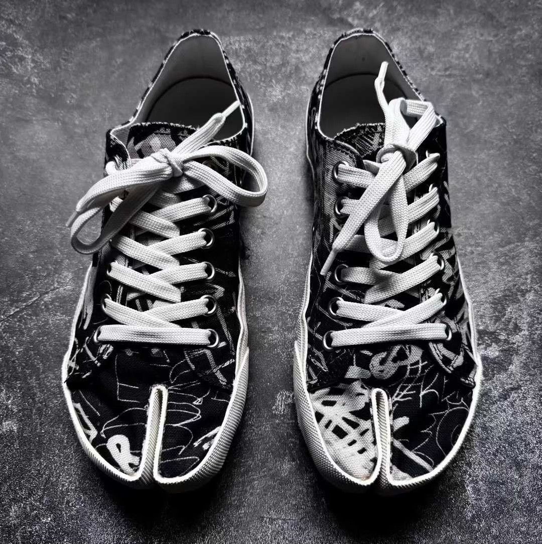 Balenciaga Balenciaga Graphic Gold Lowtop Sneakers 39 Men Size US 6.5 / EU 39-40 - 2 Thumbnail