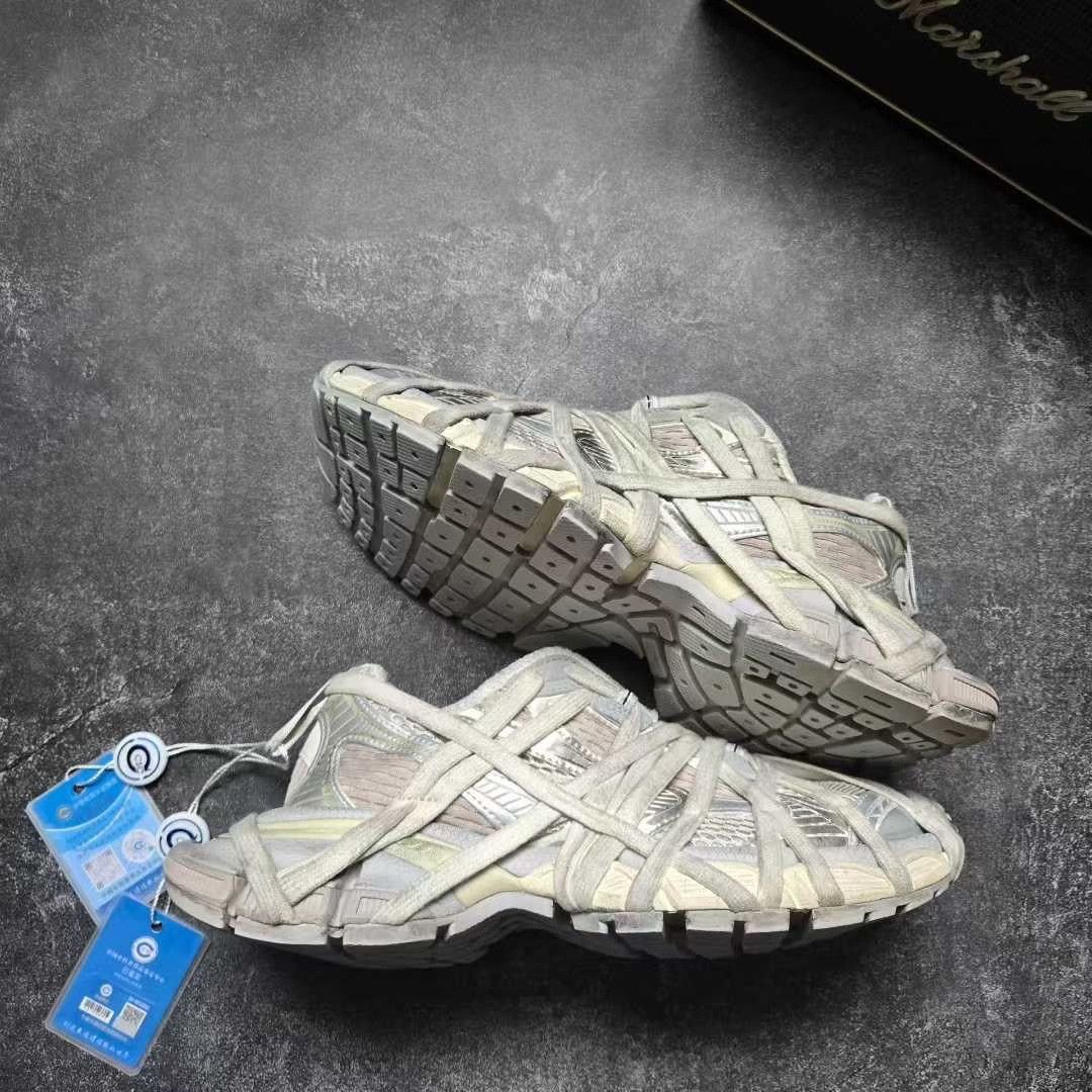 Balenciaga Balenciaga White Lowtop Sneakers XXXL Women Size US 8 / IT 38 - 8 Thumbnail