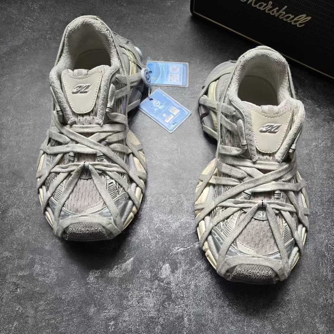 Balenciaga Balenciaga White Lowtop Sneakers XXXL Women Size US 8 / IT 38 - 2 Thumbnail