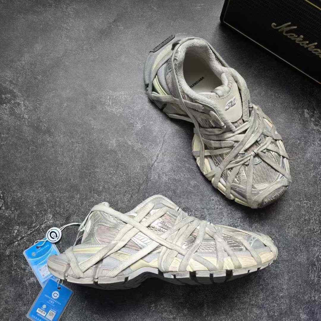 Balenciaga Balenciaga White Lowtop Sneakers XXXL Women Size US 8 / IT 38 - 6 Thumbnail