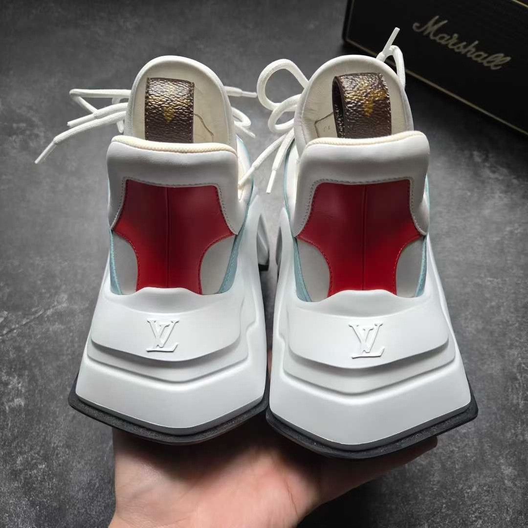 Louis Vuitton Louis Vuitton Blue Lowtop Sneakers 38 Women Size US 7.5 / IT 37.5 - 3 Thumbnail