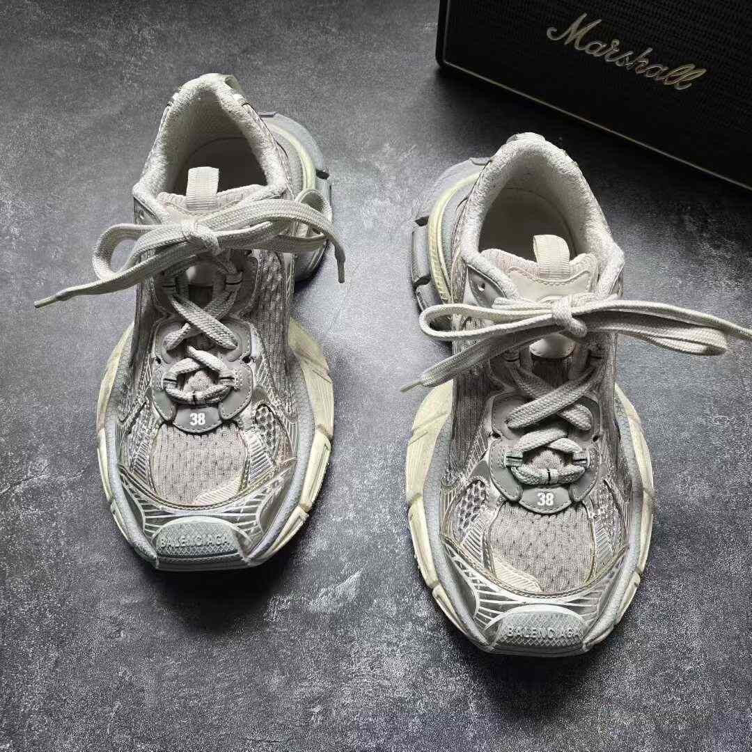 Balenciaga Balenciaga Beige Lowtop Sneakers XXXL Women Size US 8 / IT 38 - 2 Thumbnail
