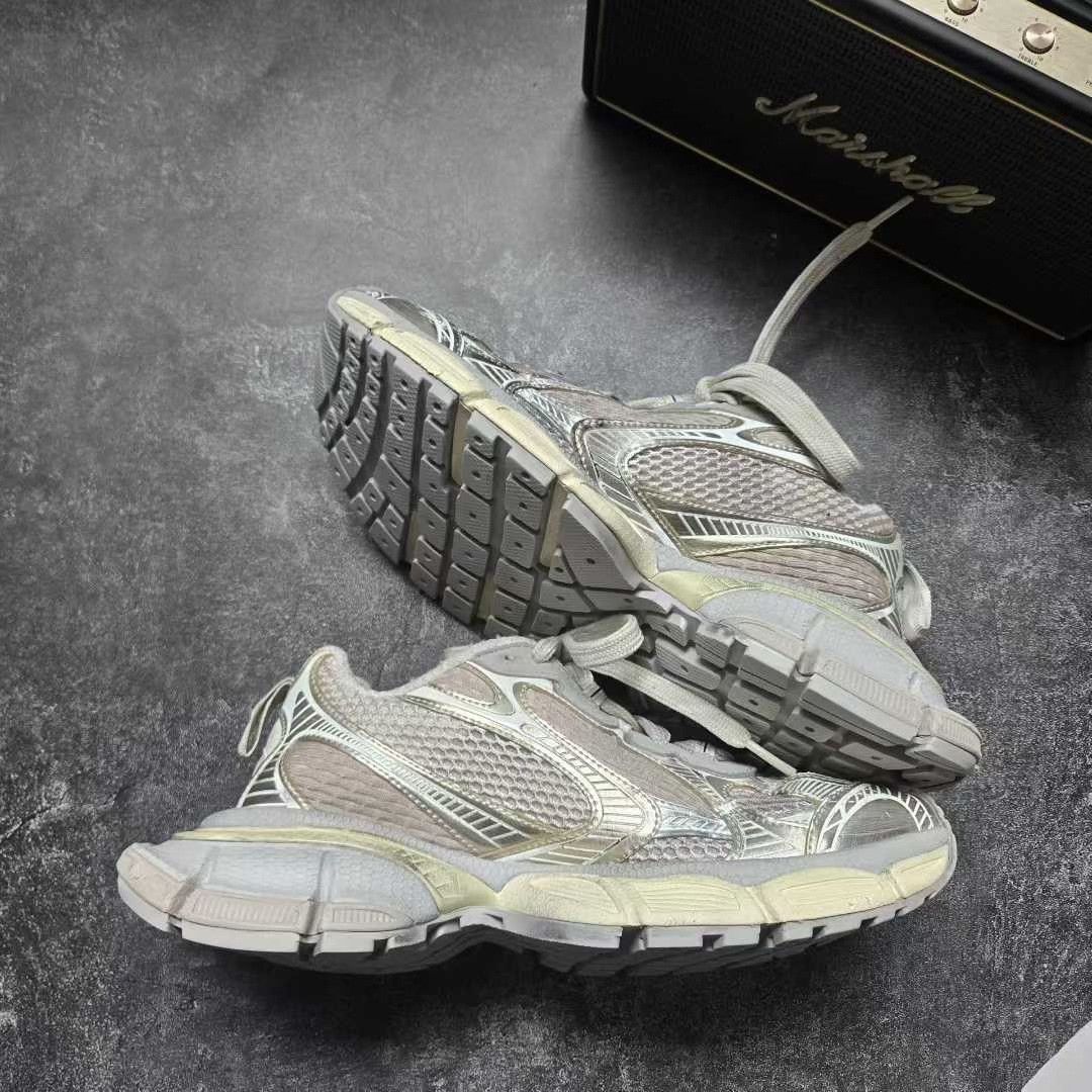 Balenciaga Balenciaga Beige Lowtop Sneakers XXXL Women Size US 8 / IT 38 - 9 Thumbnail