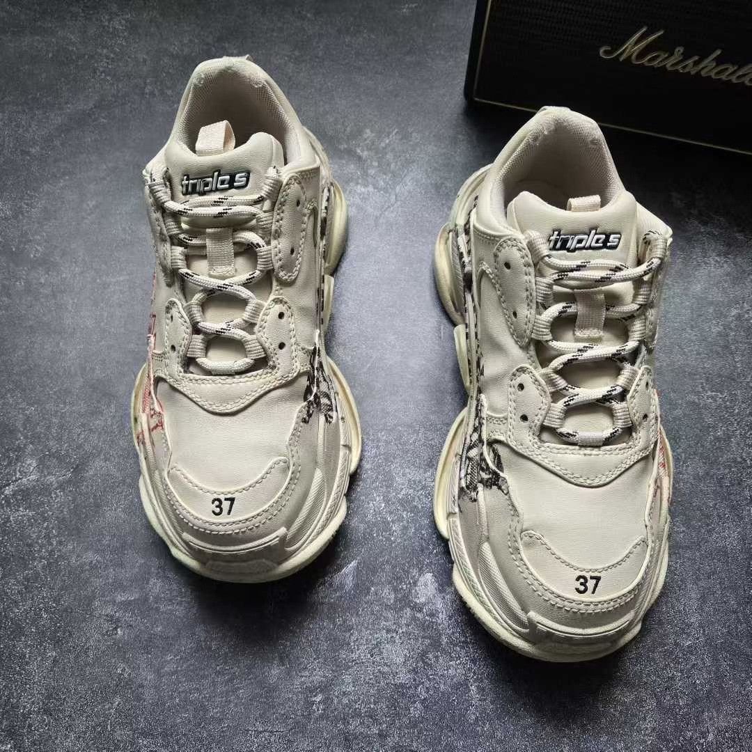 Balenciaga Balenciaga Graphic Beige Lowtop Sneakers S Women Size US 6 / IT 36 - 2 Thumbnail