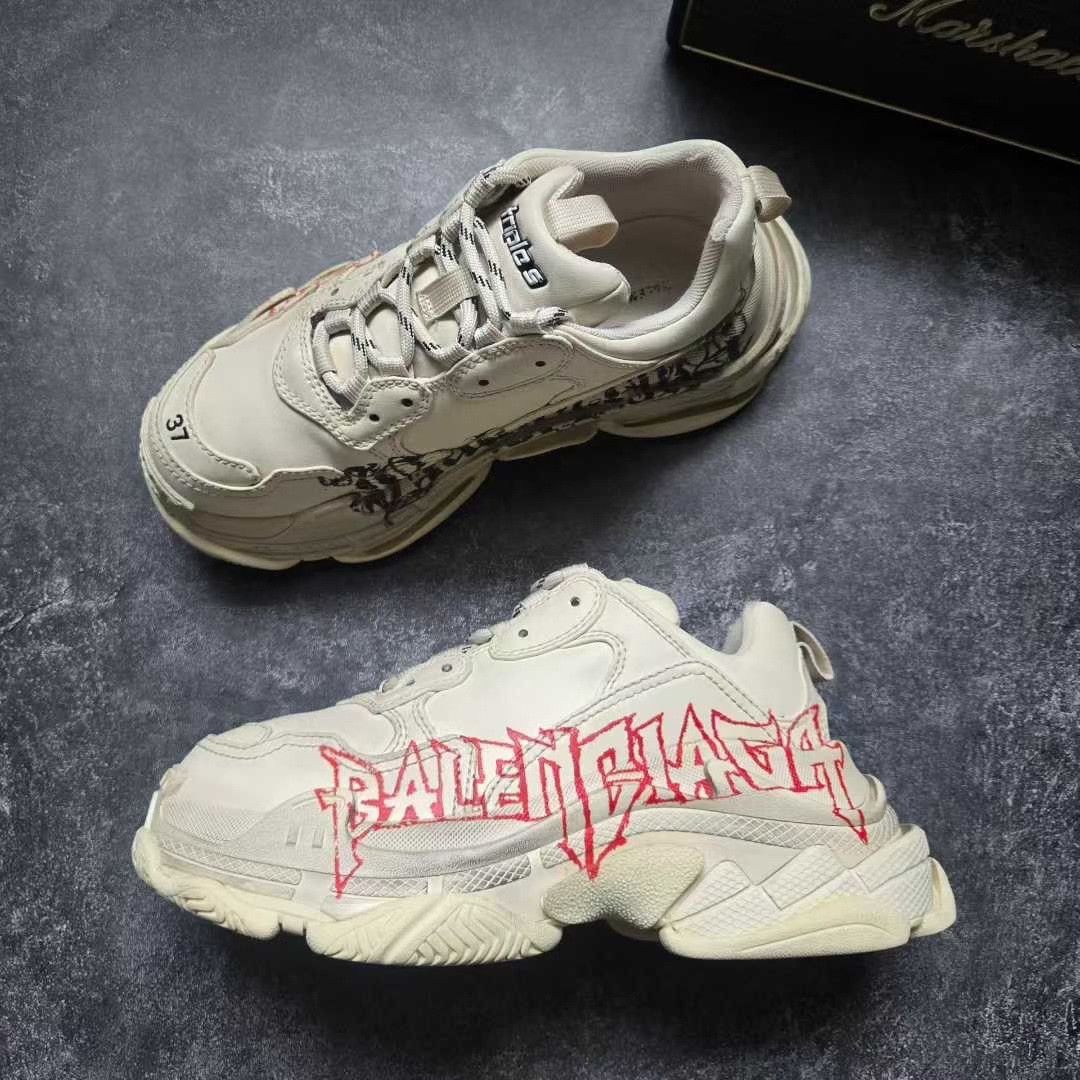 Balenciaga Balenciaga Graphic Beige Lowtop Sneakers S Women Size US 6 / IT 36 - 4 Thumbnail