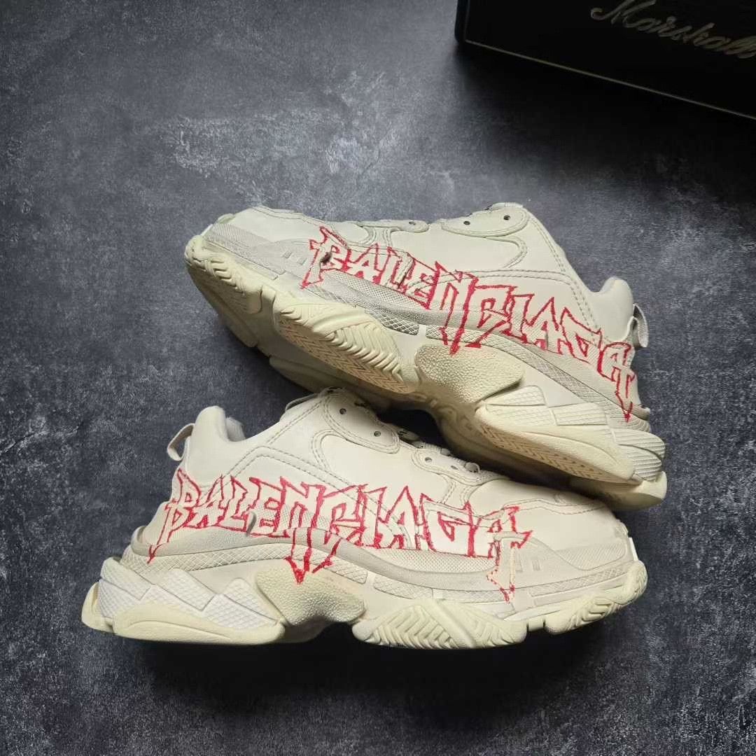 Balenciaga Balenciaga Graphic Beige Lowtop Sneakers S Women Size US 6 / IT 36 - 8 Thumbnail