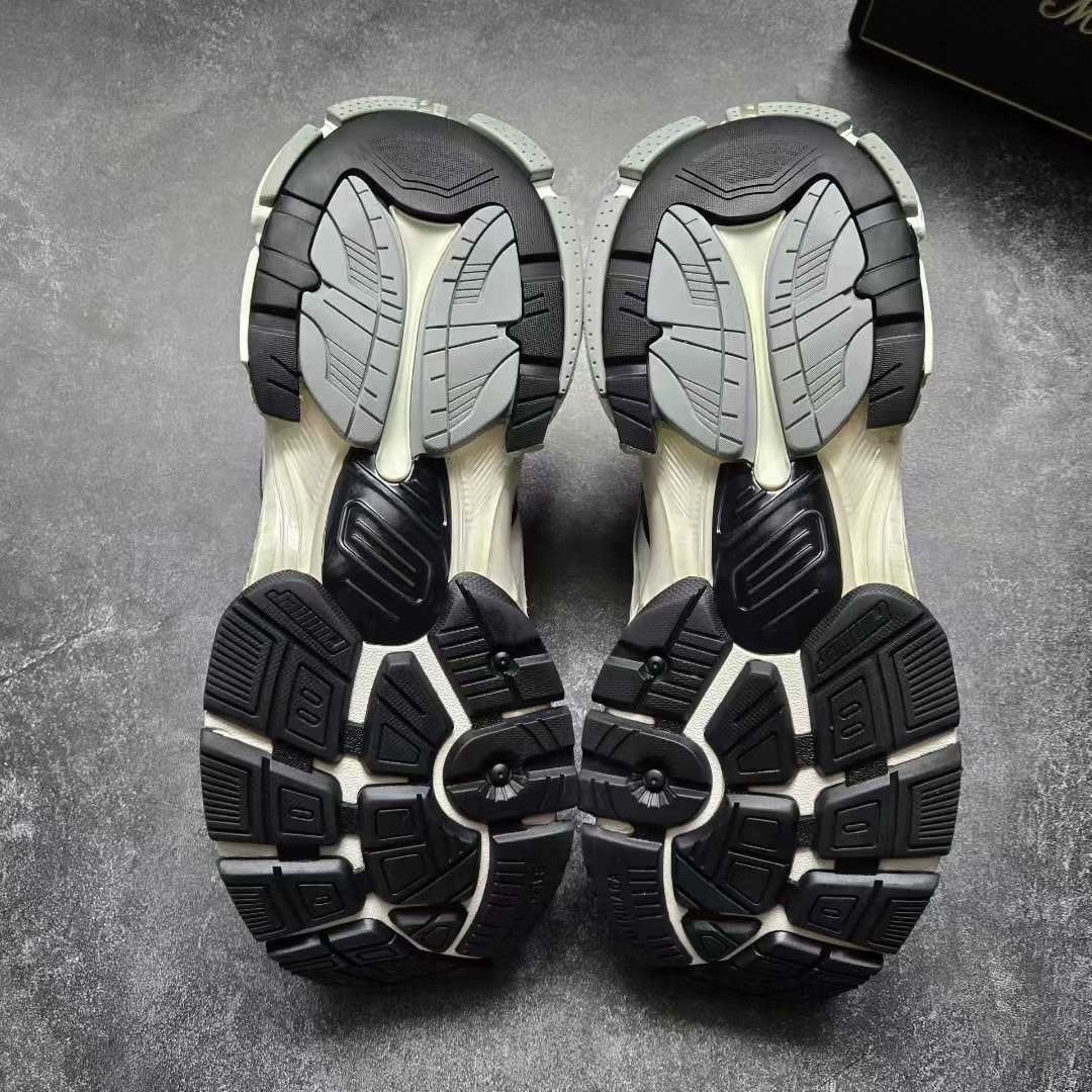 Balenciaga Balenciaga Running Black Lowtop Sneakers 44 Men Size US 10.5 / EU 43-44 - 7 Thumbnail
