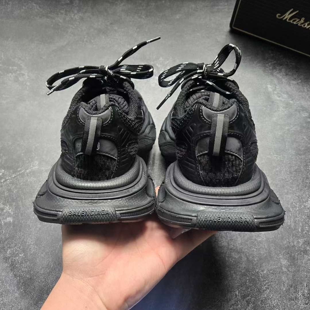 Balenciaga Balenciaga Gold Lowtop Sneakers XXXL Men Size US 10 / EU 43 - 3 Thumbnail