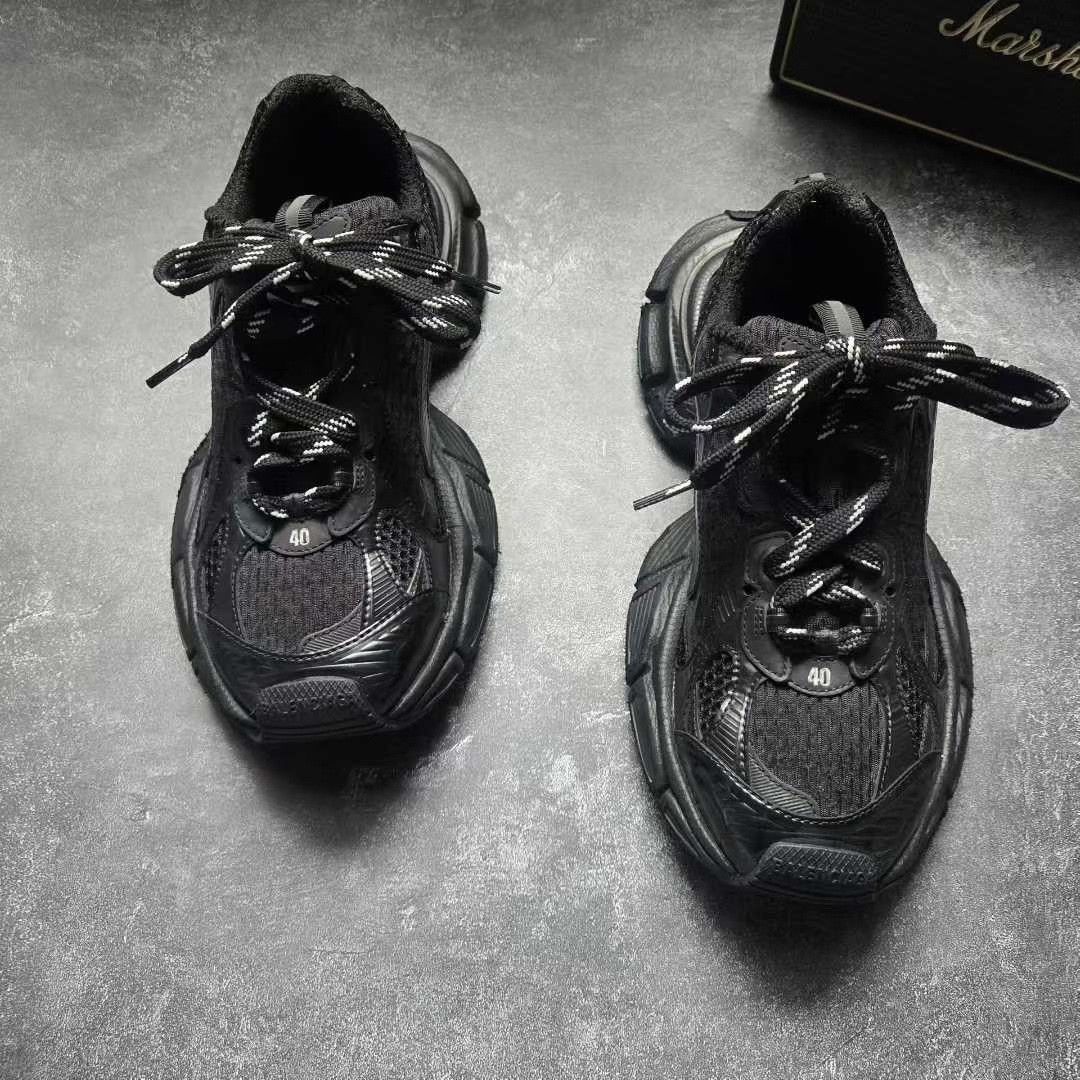 Balenciaga Balenciaga Gold Lowtop Sneakers XXXL Men Size US 10 / EU 43 - 2 Thumbnail