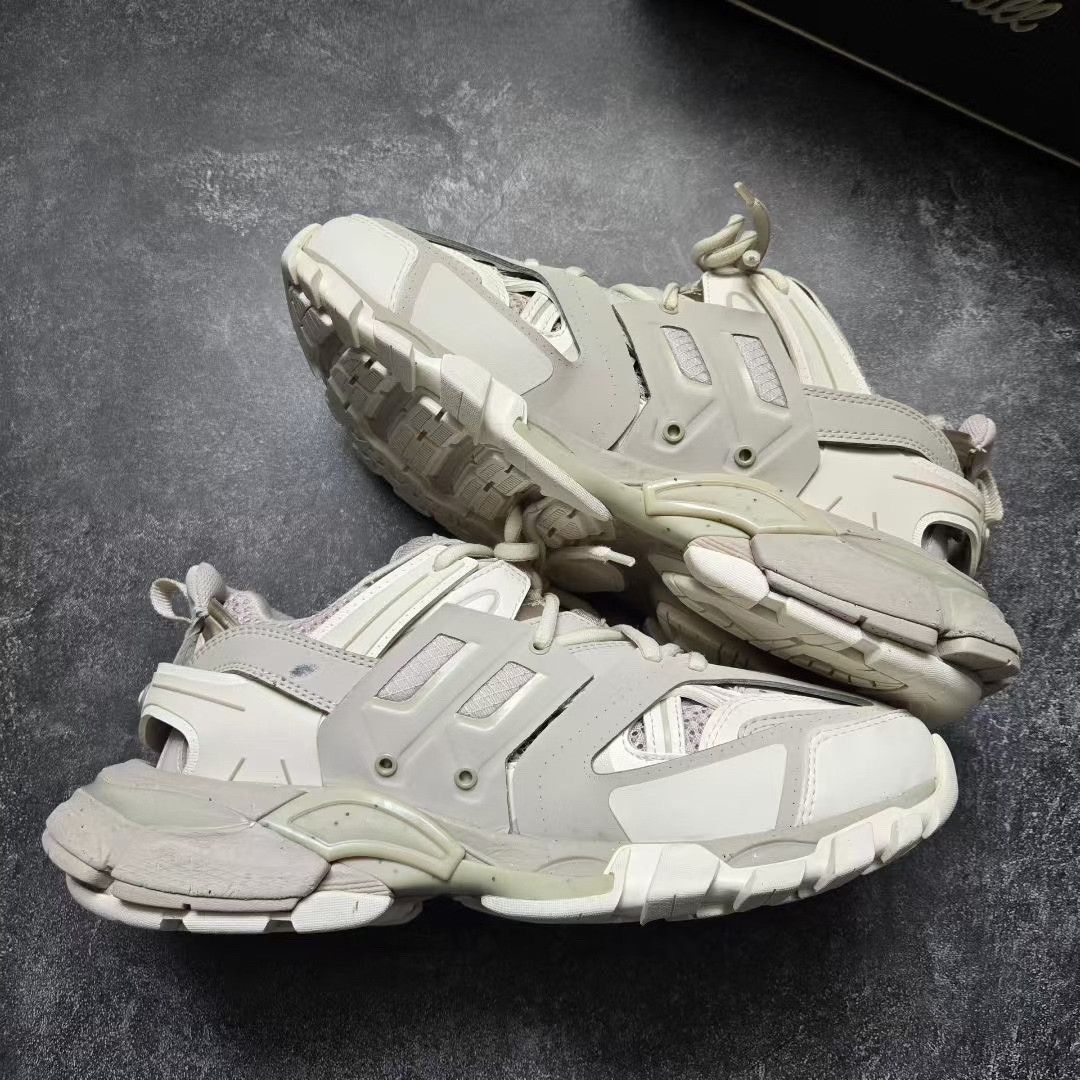Balenciaga Balenciaga Gold Lowtop Sneakers 38 Women Size US 7.5 / IT 37.5 - 8 Thumbnail