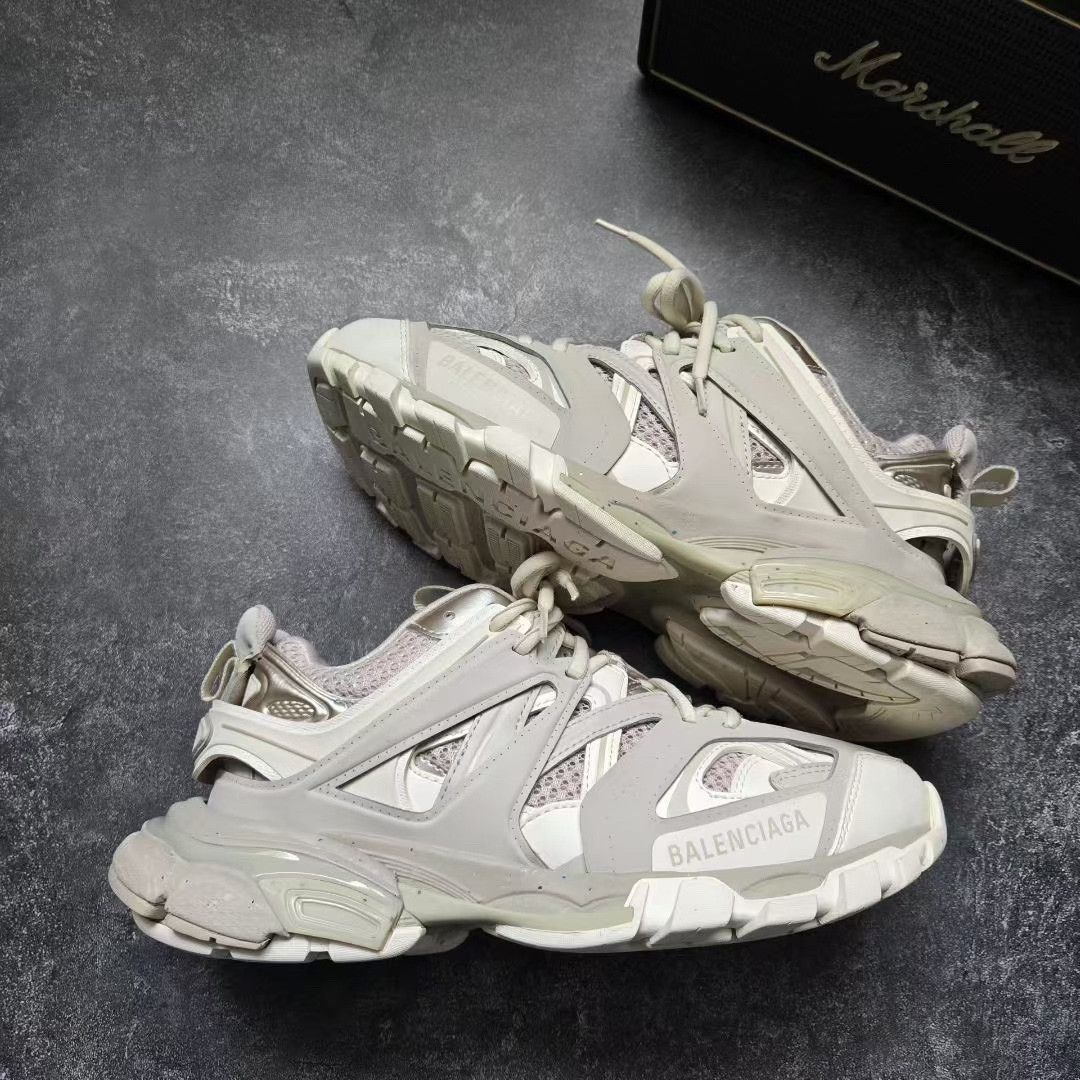Balenciaga Balenciaga Gold Lowtop Sneakers 38 Women Size US 7.5 / IT 37.5 - 7 Thumbnail