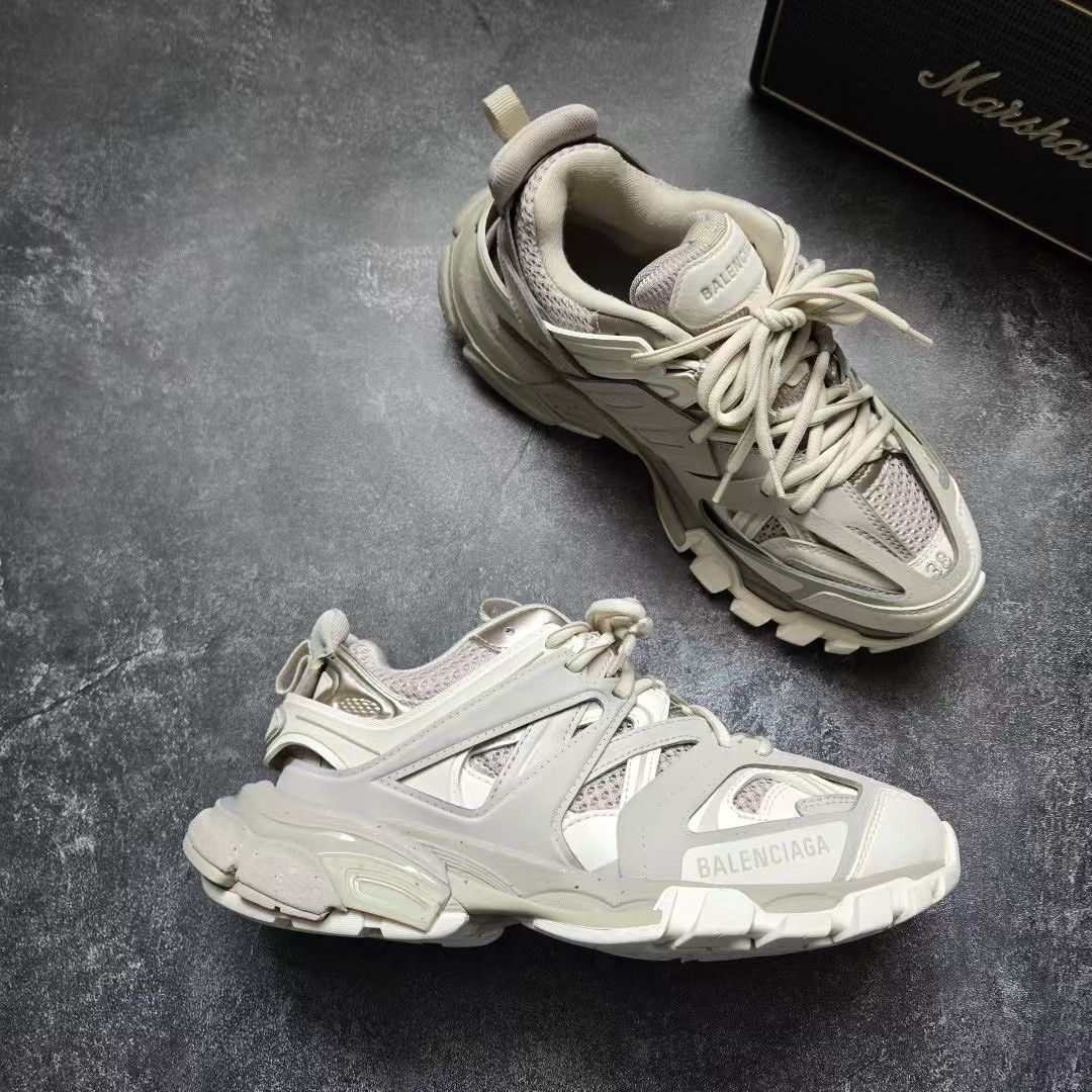 Balenciaga Balenciaga Gold Lowtop Sneakers 38 Women Size US 7.5 / IT 37.5 - 5 Thumbnail