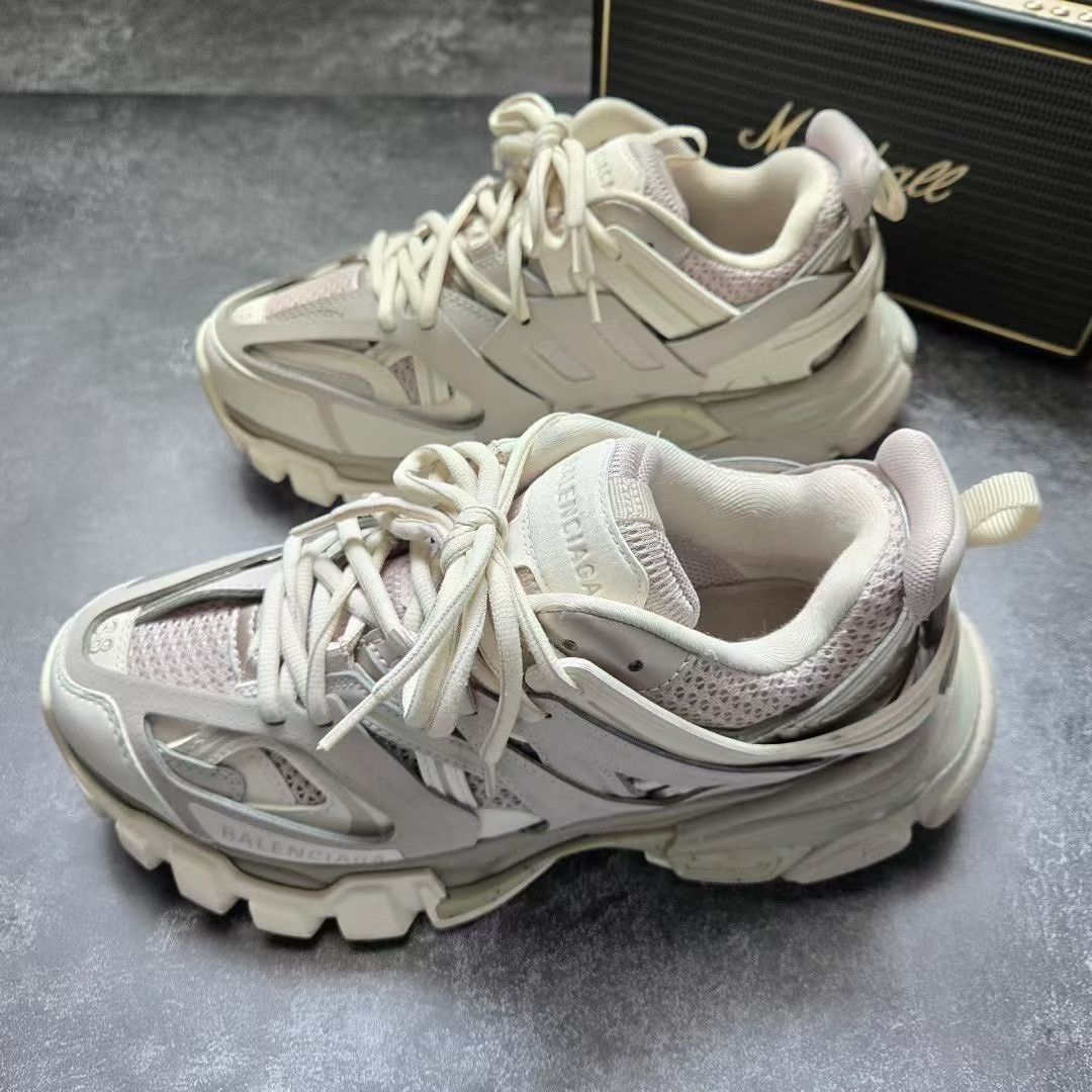 Balenciaga Balenciaga Gold Lowtop Sneakers 38 Women Size US 7.5 / IT 37.5 - 9 Thumbnail