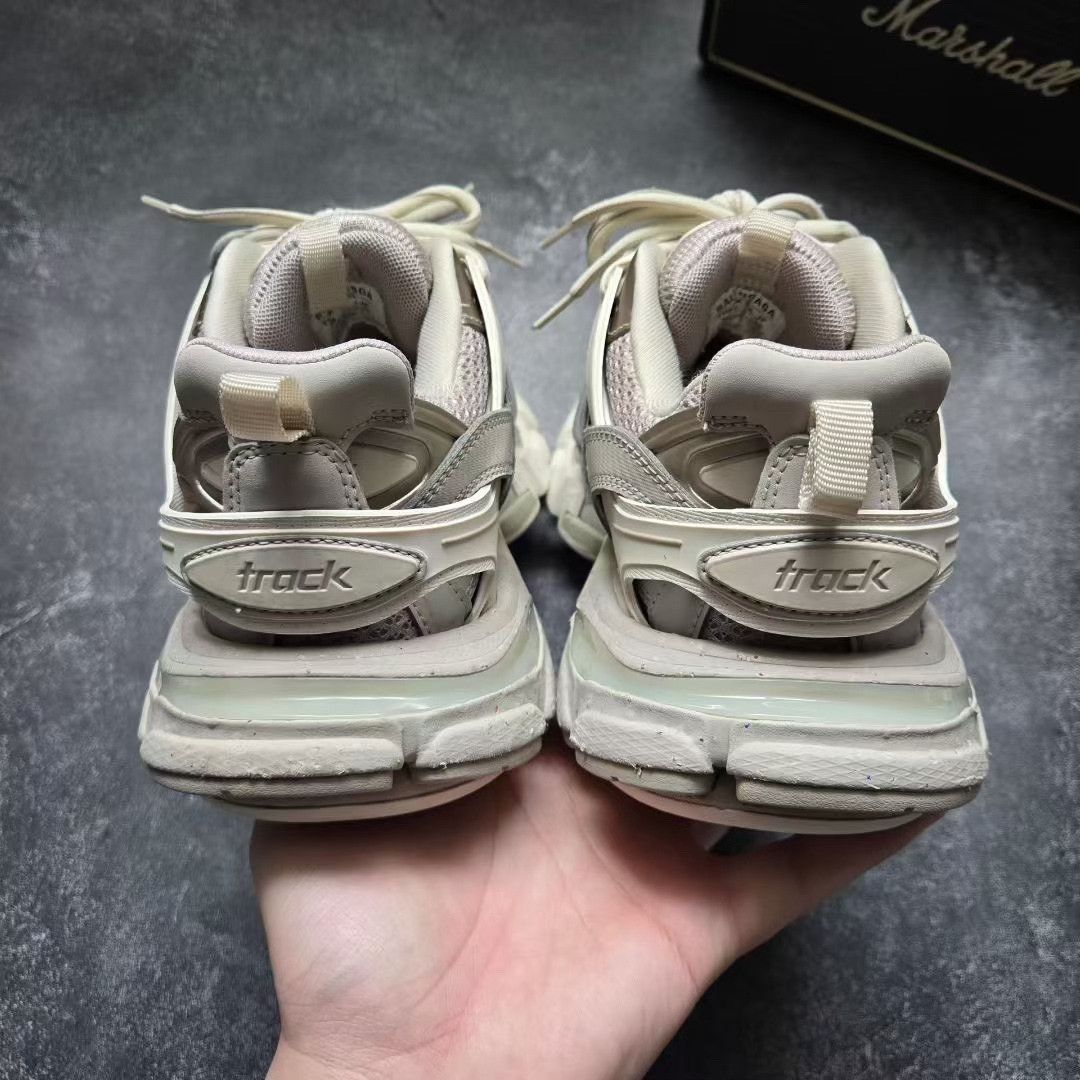 Balenciaga Balenciaga Gold Lowtop Sneakers 38 Women Size US 7.5 / IT 37.5 - 2 Thumbnail