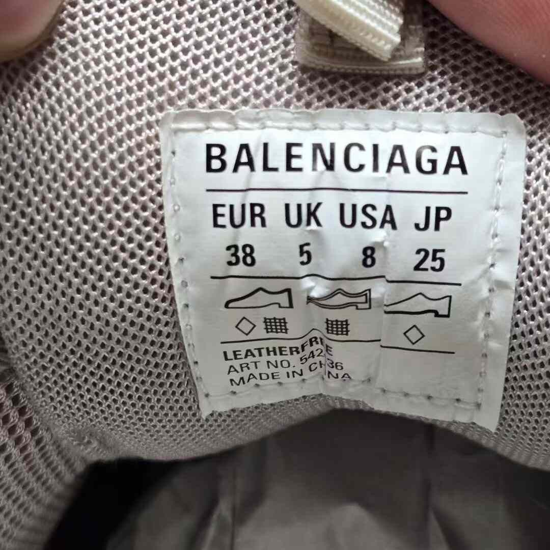 Balenciaga Balenciaga Gold Lowtop Sneakers 38 Women Size US 7.5 / IT 37.5 - 4 Thumbnail