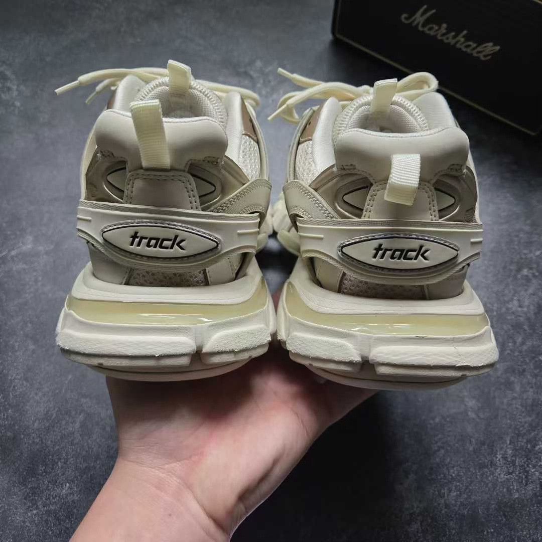 Balenciaga Balenciaga Gold Lowtop Sneakers 42 Men Size US 9 / EU 42 - 3 Thumbnail