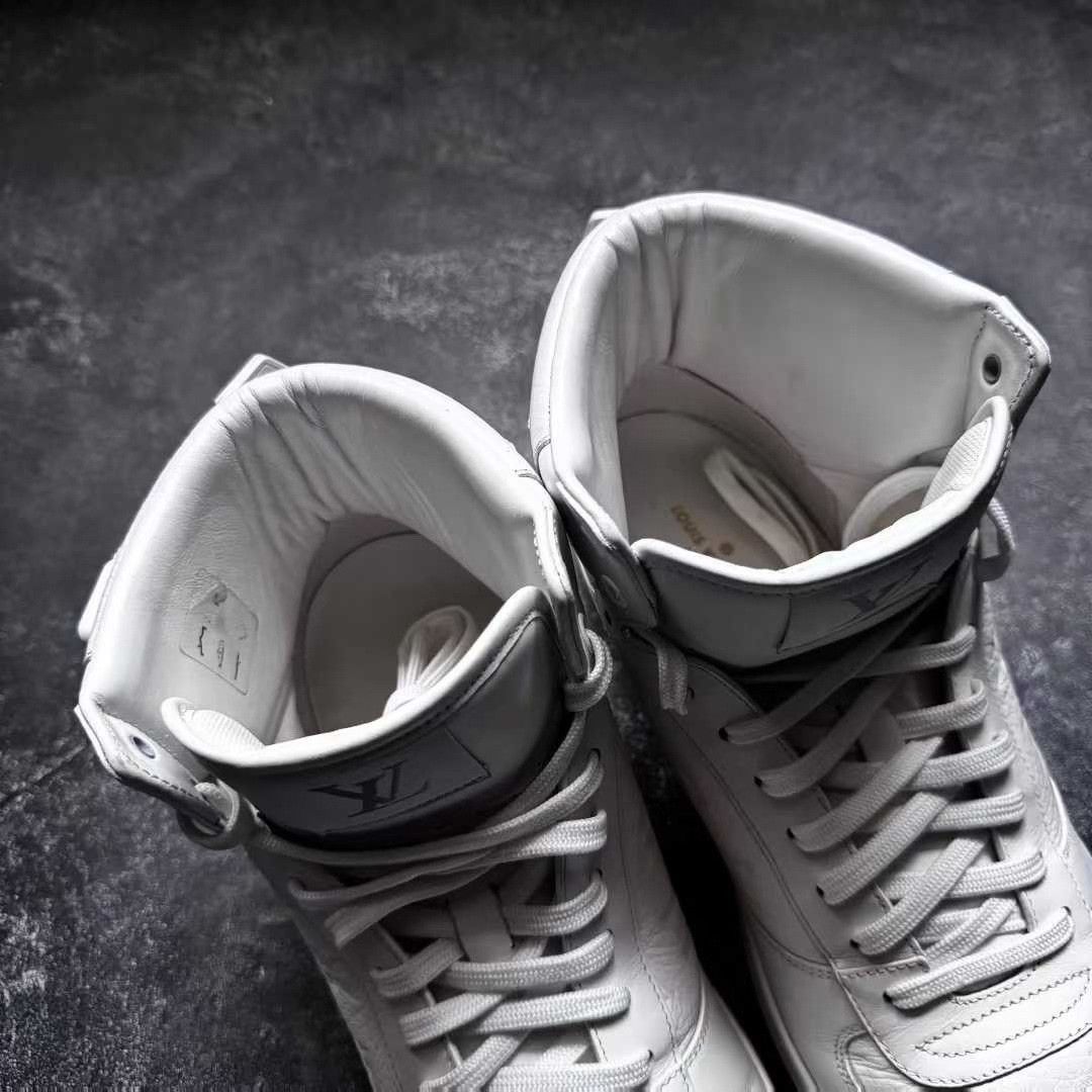 Louis Vuitton Louis Vuitton Gold Hitop Sneakers 42.5 Men Size US 9.5 / EU 42-43 - 7 Thumbnail