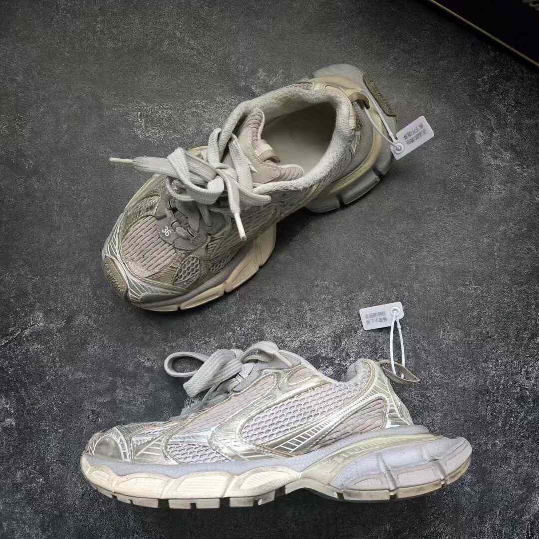 Balenciaga Balenciaga Beige Lowtop Sneakers XXXL Women Size US 8 / IT 38 - 4 Thumbnail