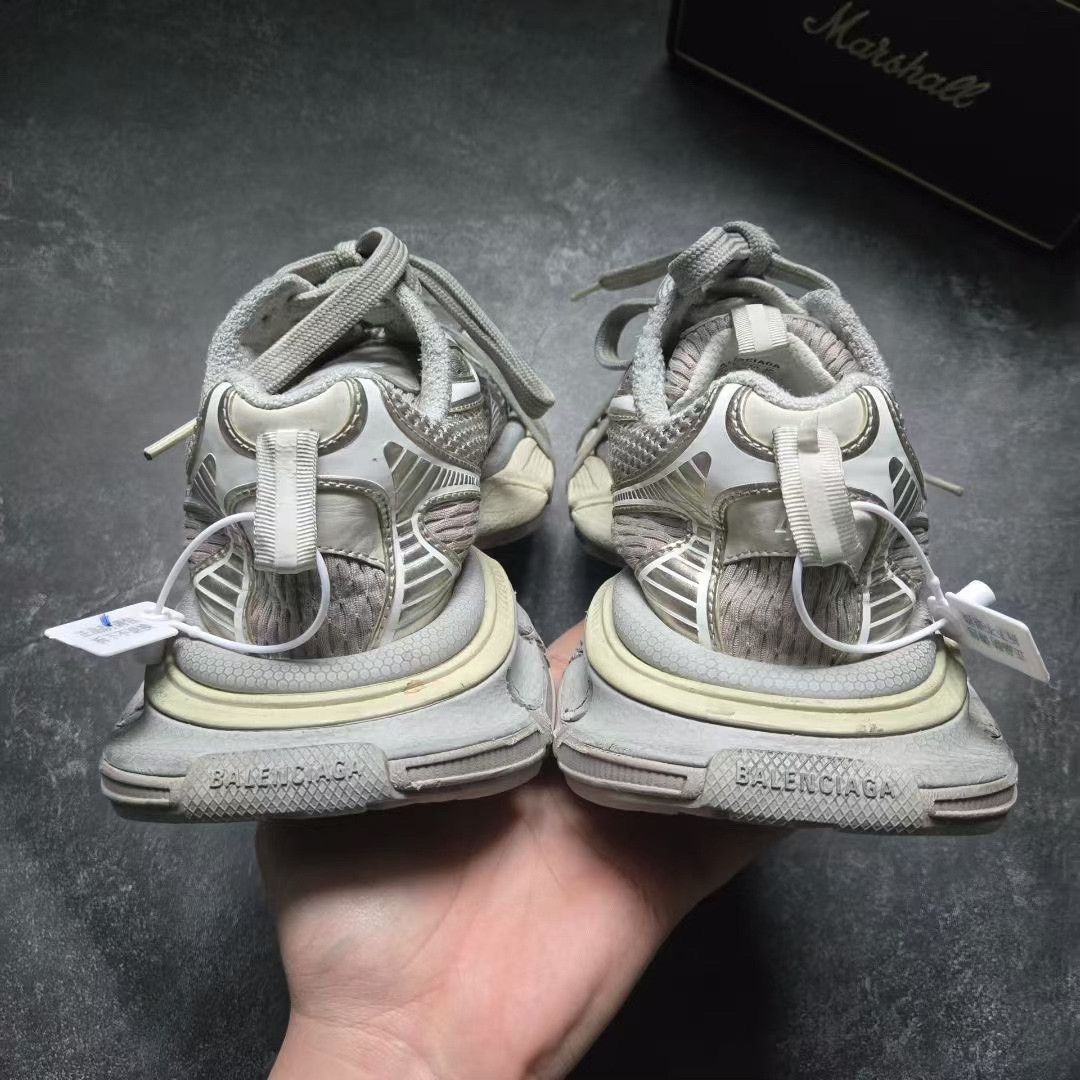 Balenciaga Balenciaga Beige Lowtop Sneakers XXXL Men Size US 10 / EU 43 - 2 Thumbnail